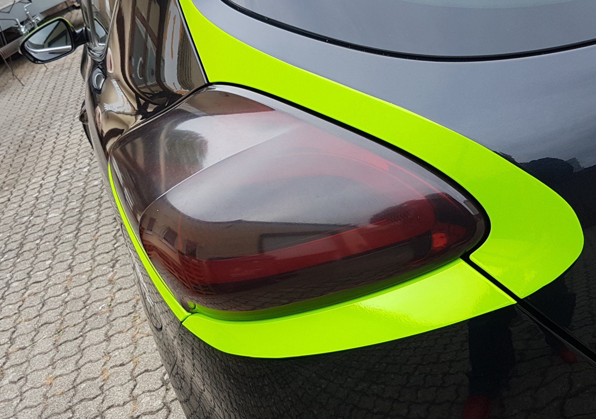 Zur Planung ihrer individuellen Carwrapping Fahrzeugfolierung entwerfen und skizzieren wir ihre Wünsche digital und passgenau, -direkt auf ihren Fahzeugtyp, bzw. ihr Fahrzeugmodell. So können Sie schon vor der Auftragserteilung genau sehen wie das Design später aussehen wird.