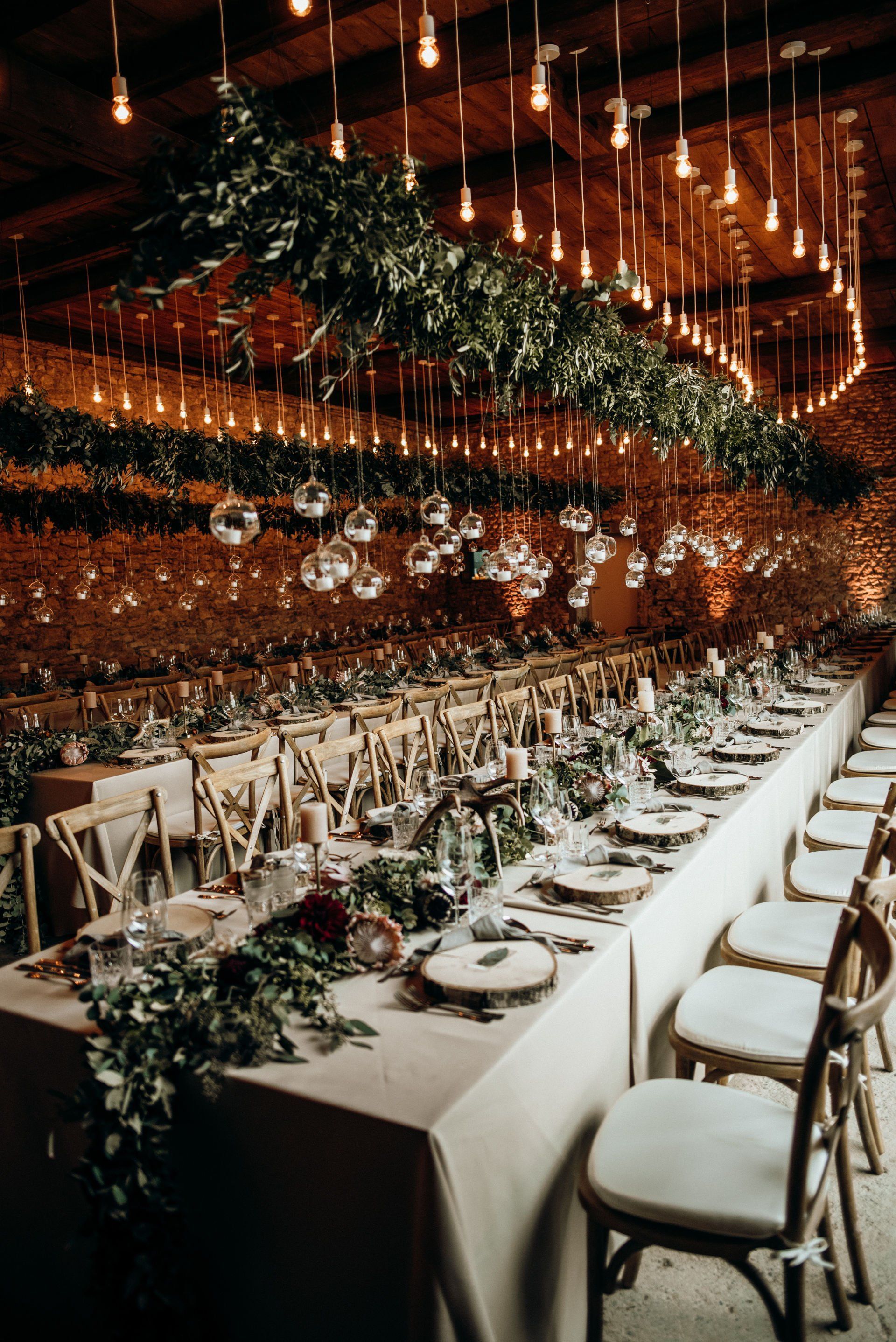 Eine durchdachte Hochzeitsdeko kann natürlich auch schon vor der eigentlichen Hochzeitsfeier eingesetzt werden. Egal ob Polterabend, der Verlobungsfeier, oder beim traditionellen Junggesellenabschied, mit einer guten und durchdachten Dekoration schaffen sie immer einen positiven Rahmen für jede Veranstaltung. Eine durchdachte Hochzeitsdeko kann natürlich auch schon vor der eigentlichen Hochzeitsfeier eingesetzt werden. Egal ob Polterabend, der Verlobungsfeier, oder beim traditionellen Junggesellenabschied, mit einer guten und durchdachten Dekoration schaffen sie immer einen positiven Rahmen für jede Veranstaltung.