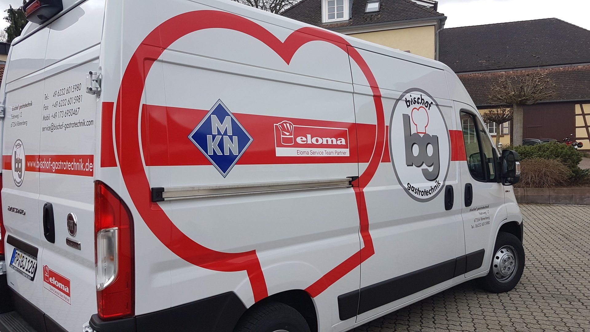 Fahrzeugbeschriftung mit Klebefolie Fahrzeugbeschriftung mit Klebefolie