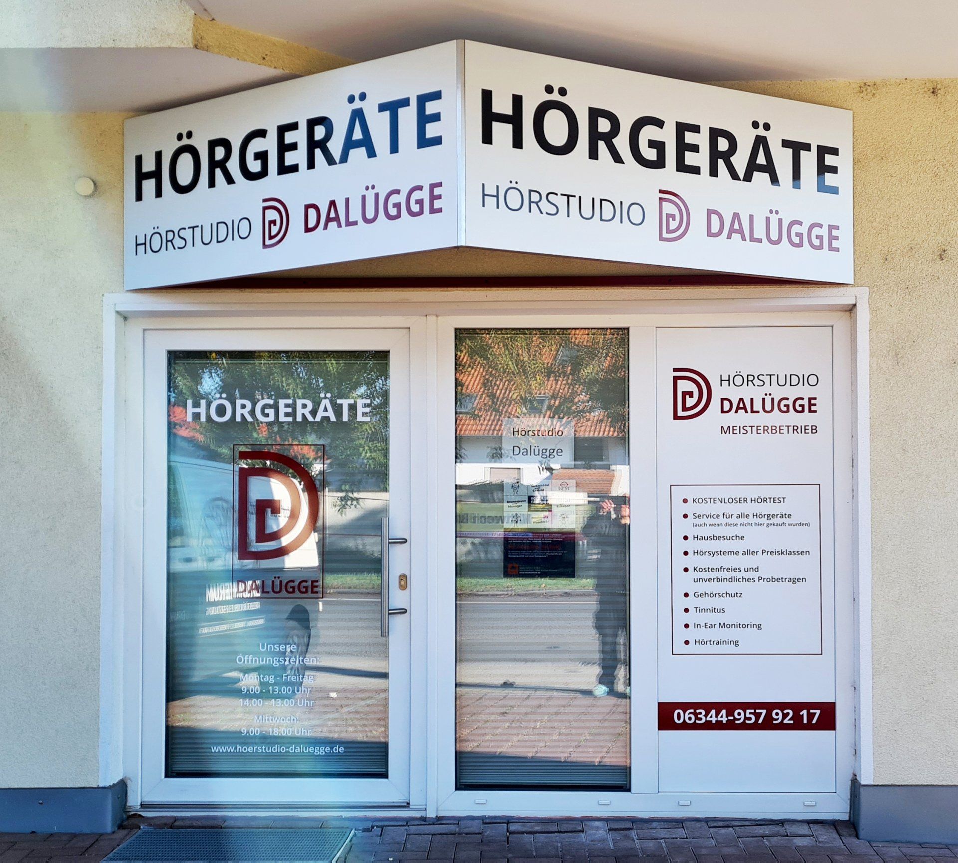 Schilder dienen der Präsentation, müssen informativ sein und sollten trotzdem gut aussehen. Schilder dienen der Präsentation, müssen informativ sein und sollten trotzdem gut aussehen.