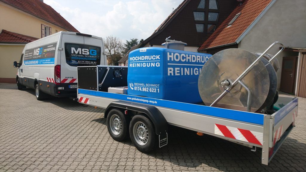 Der Begriff Anhängerwerbung umfasst alle Formen der Werbung an, oder auf einem Fahrzeuganhänger. Der Begriff Anhängerwerbung umfasst alle Formen der Werbung an, oder auf einem Fahrzeuganhänger.