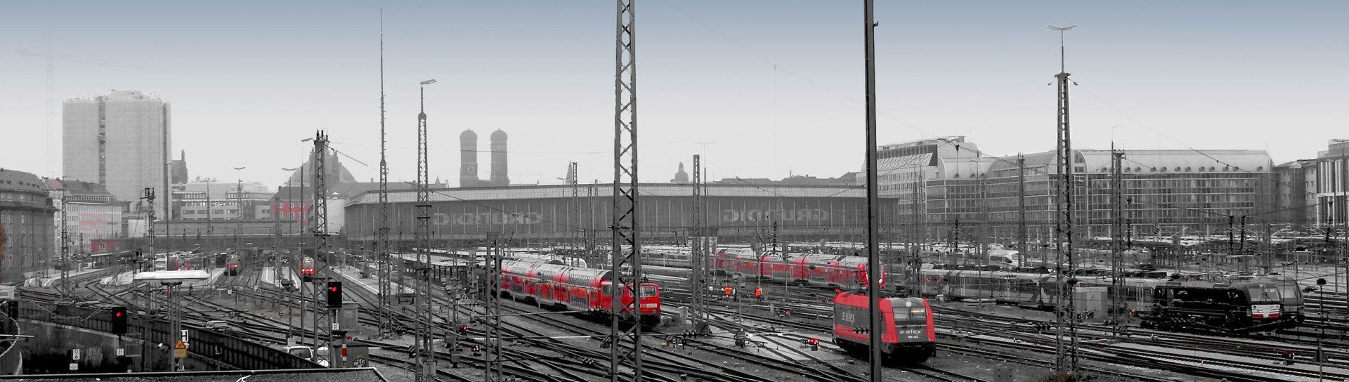 Abstellgleis mit Wagen mit Graffiti Dream