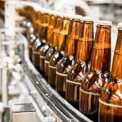 Messung des TOC in der Lebensmittel- und Getränkeindustrie Getränkeflaschen in der Industrie