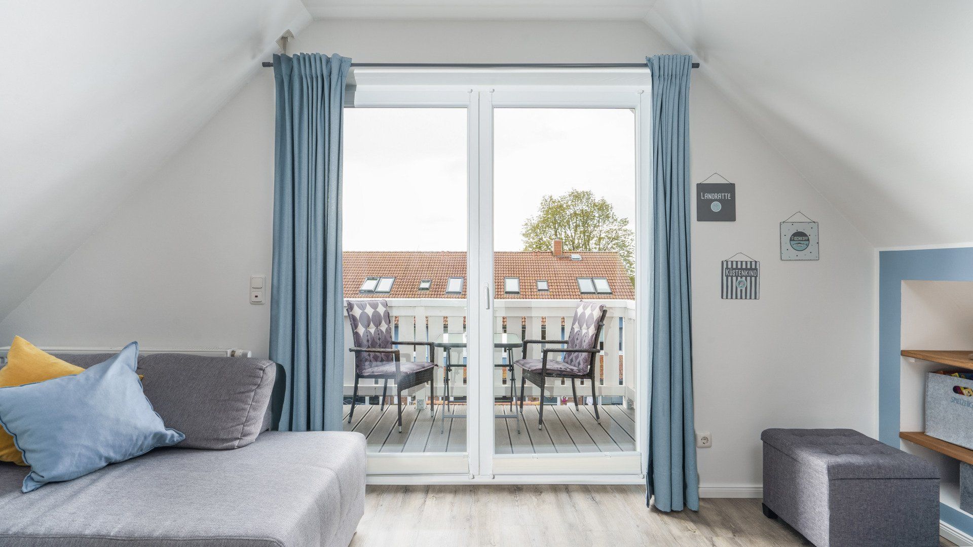 Fewo Lotsenbude - 5 P. - große Fenster zum Balkon raus