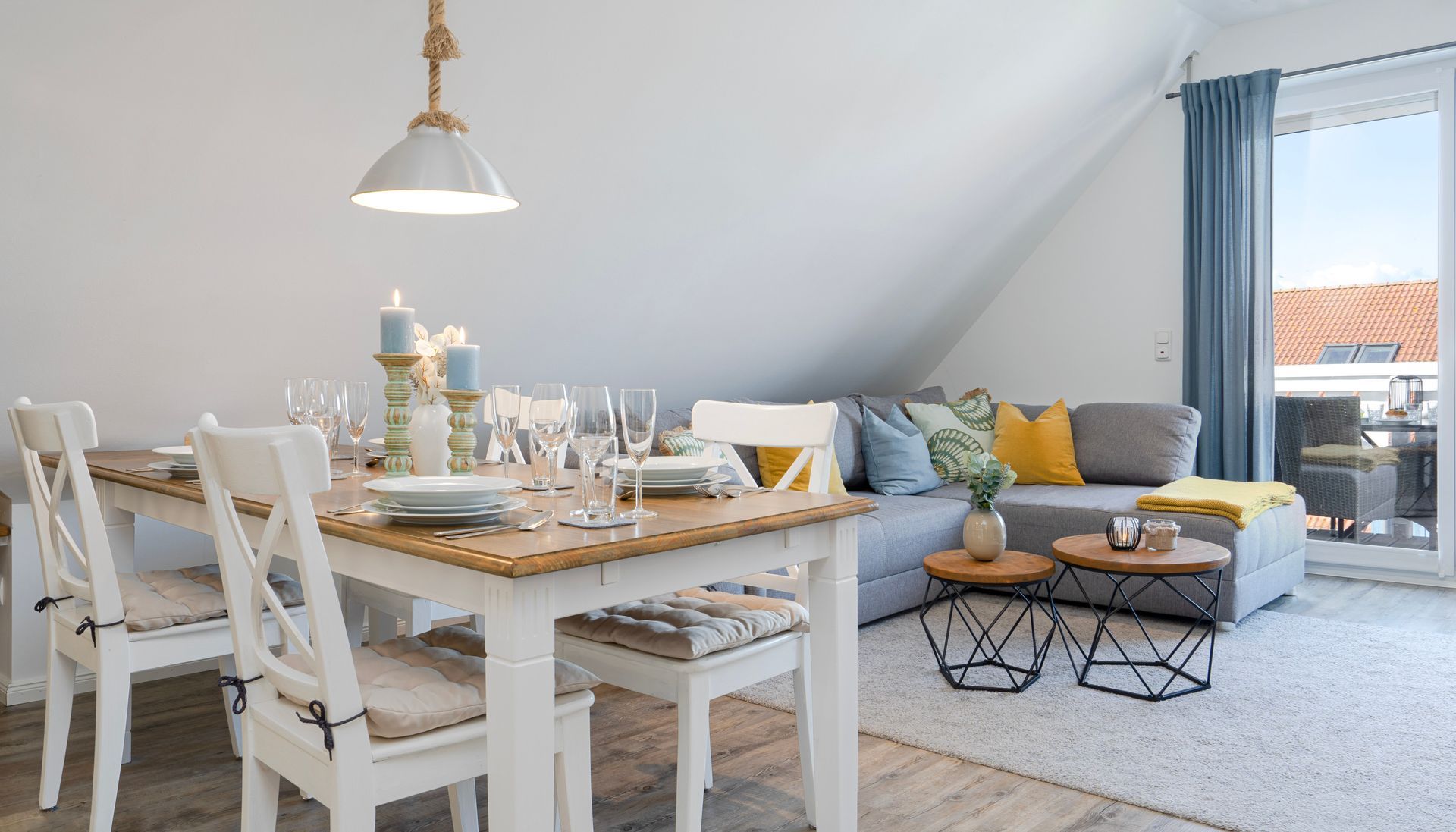 Fewo Lotsenbude - 5 P. - Blick ins Wohn-/ Esszimmer