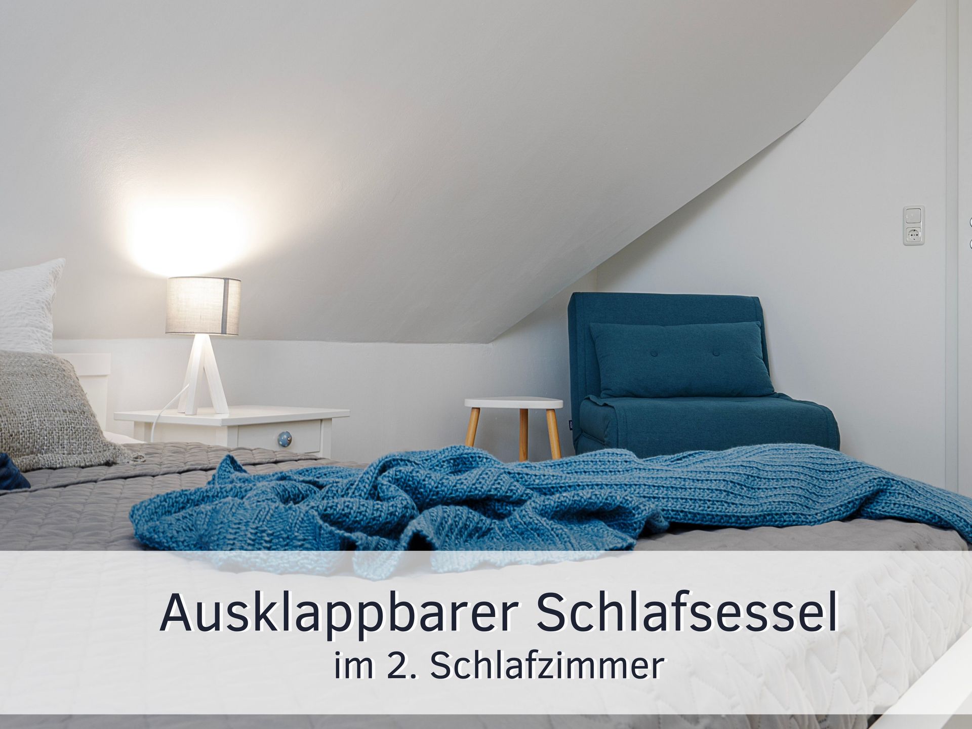 Fewo Lotsenbude - 5 P. - Schlafzimmer 2 mit aufklappbarem Sessel (Schlafsessel)
