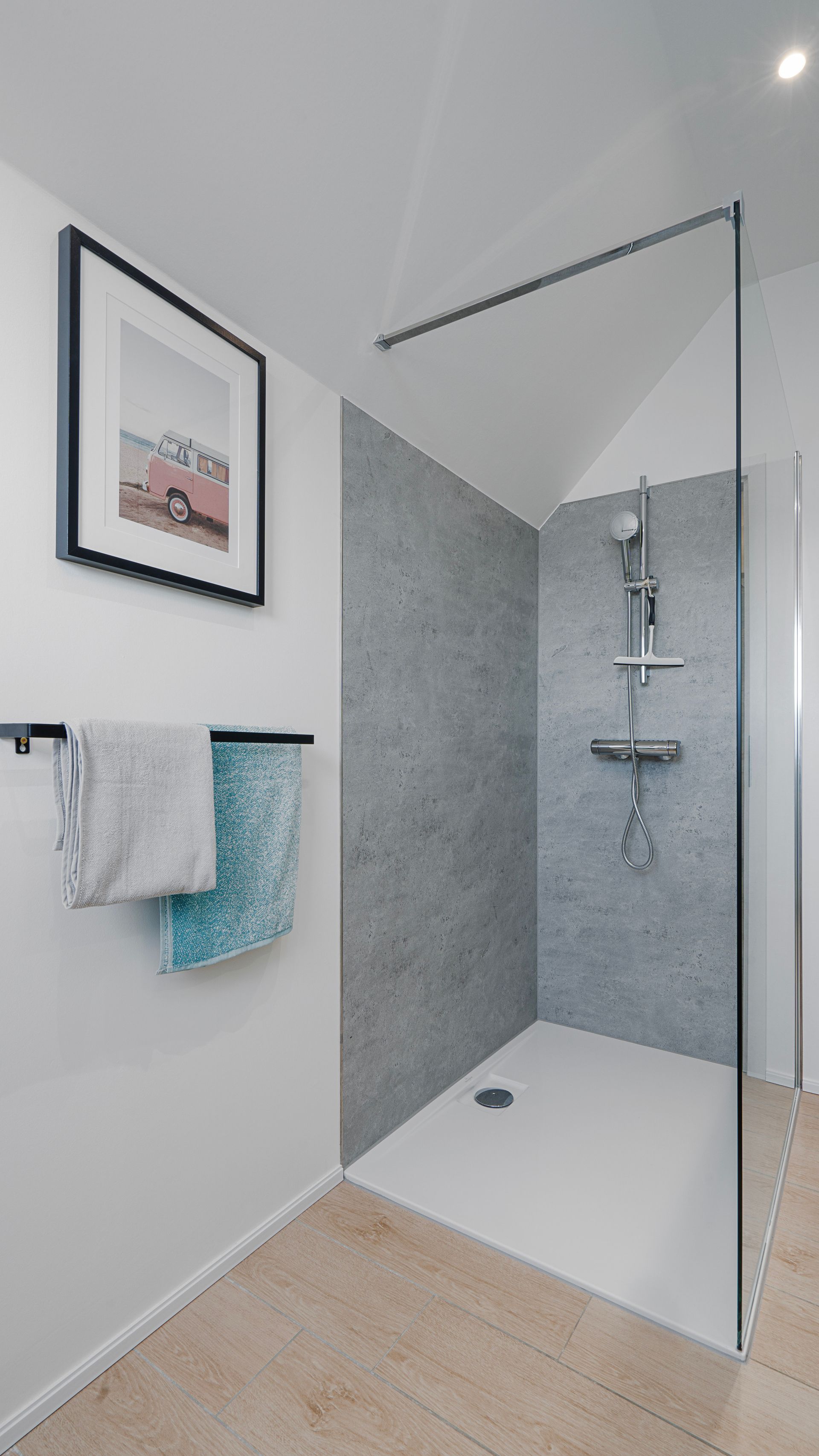 Fewo Lotsenbude - 5 P. - Blick in die Dusche im Badezimmer