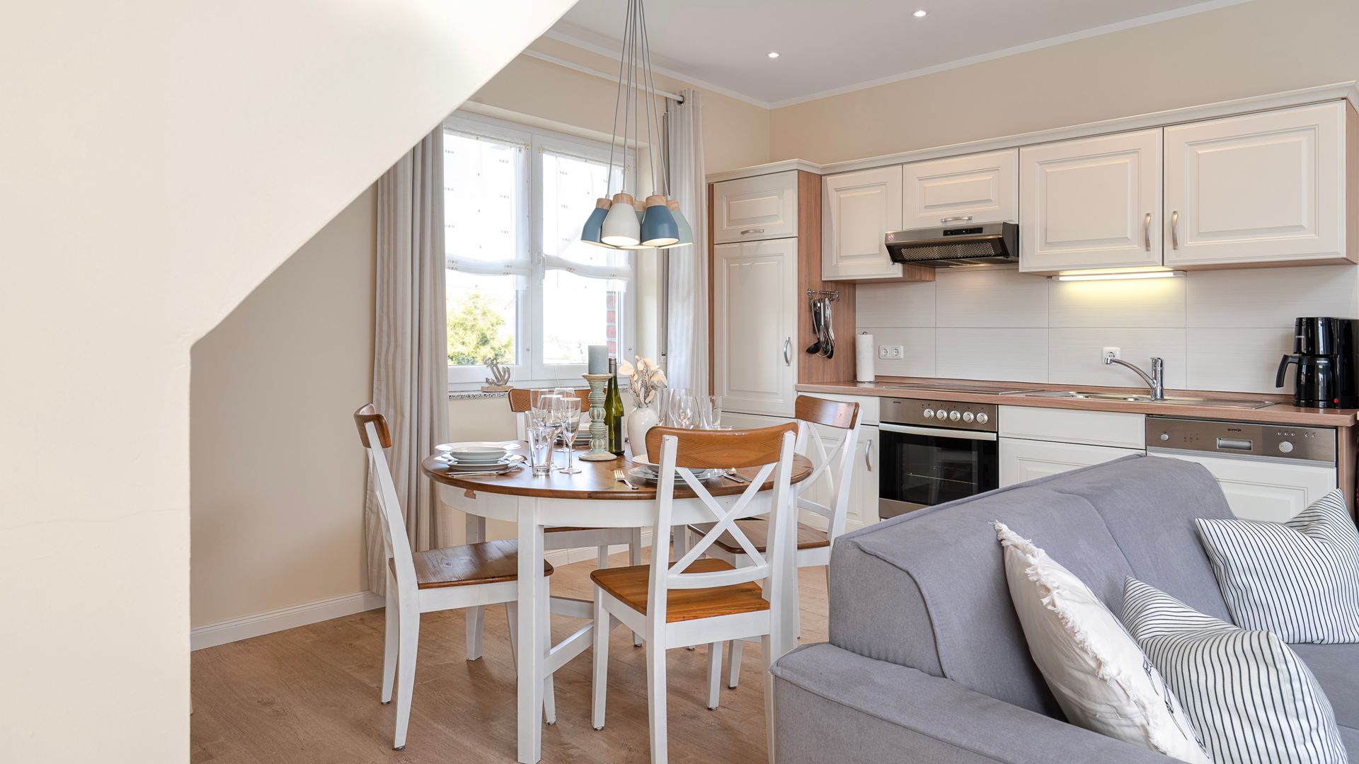 Lotsenkoje - 5 P. - Blick in den Wohn-/ Essbereich