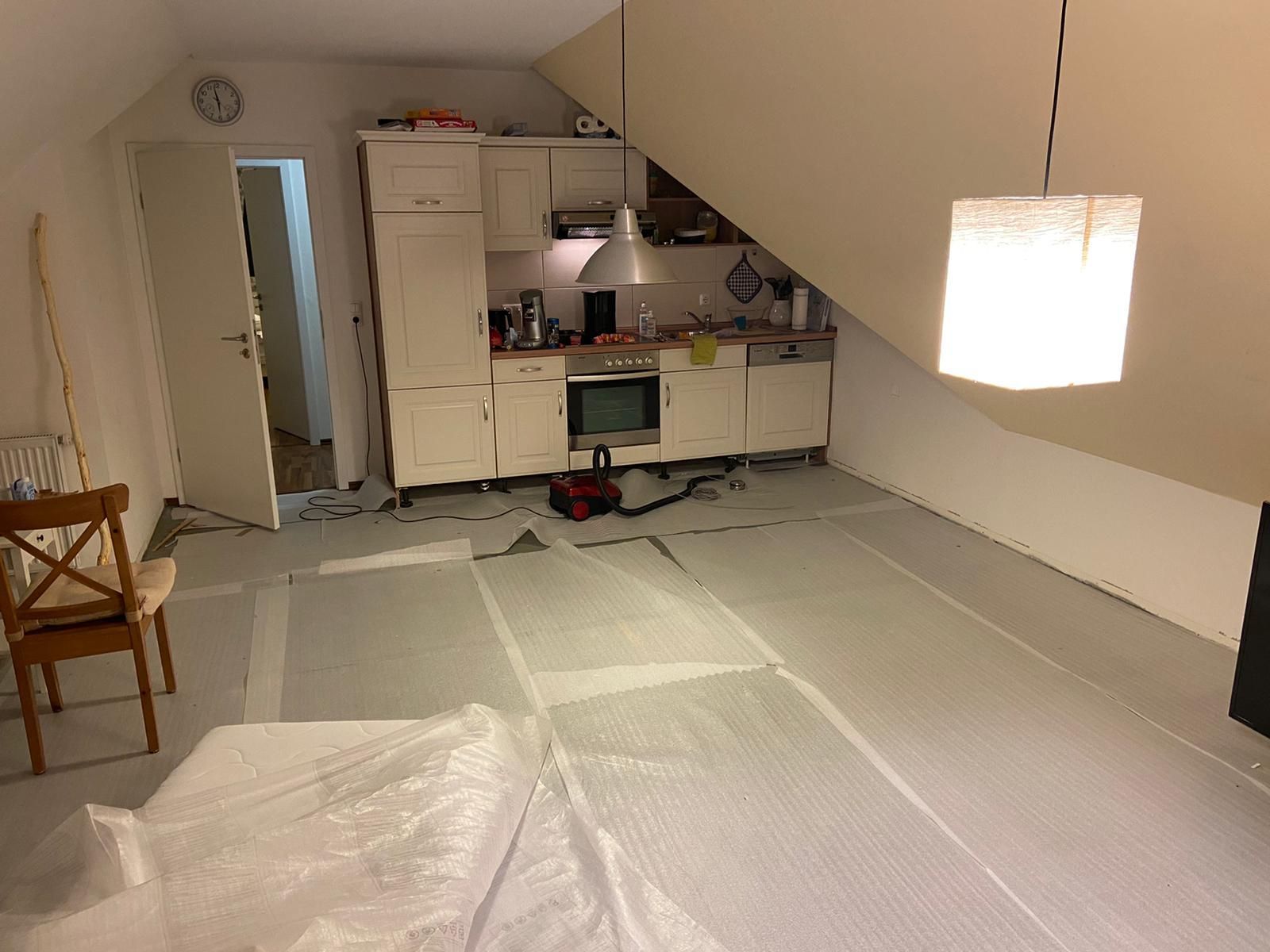 Renovierung des Bodens in einer der Ferienwohnungen der Lotsenquartiere