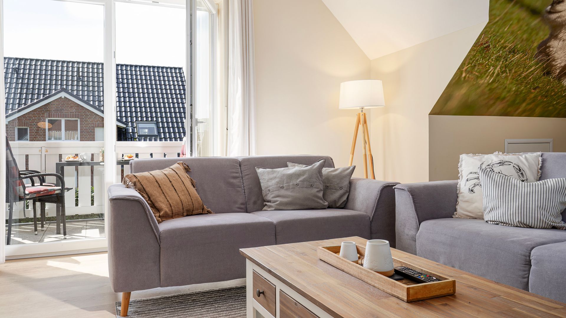 Lotsenkoje - 5 P. - zwei Sofas für viel Platz mit Blick auf den Balkon