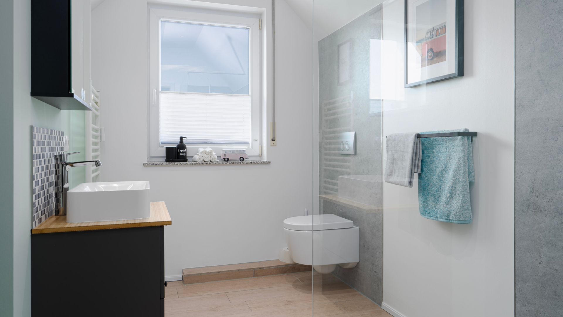 Fewo Lotsenbude - 5 P. - Blick ins Badezimmer