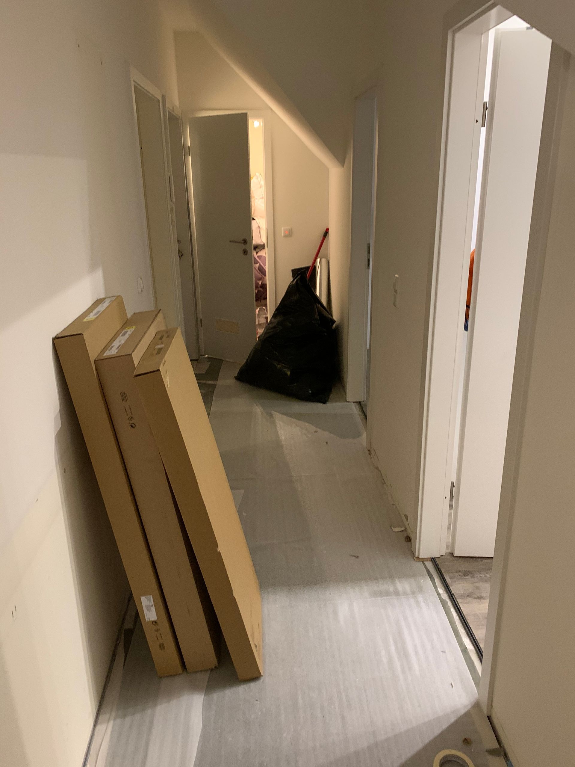 Renovierung des Bodens in einer der Ferienwohnungen der Lotsenquartiere