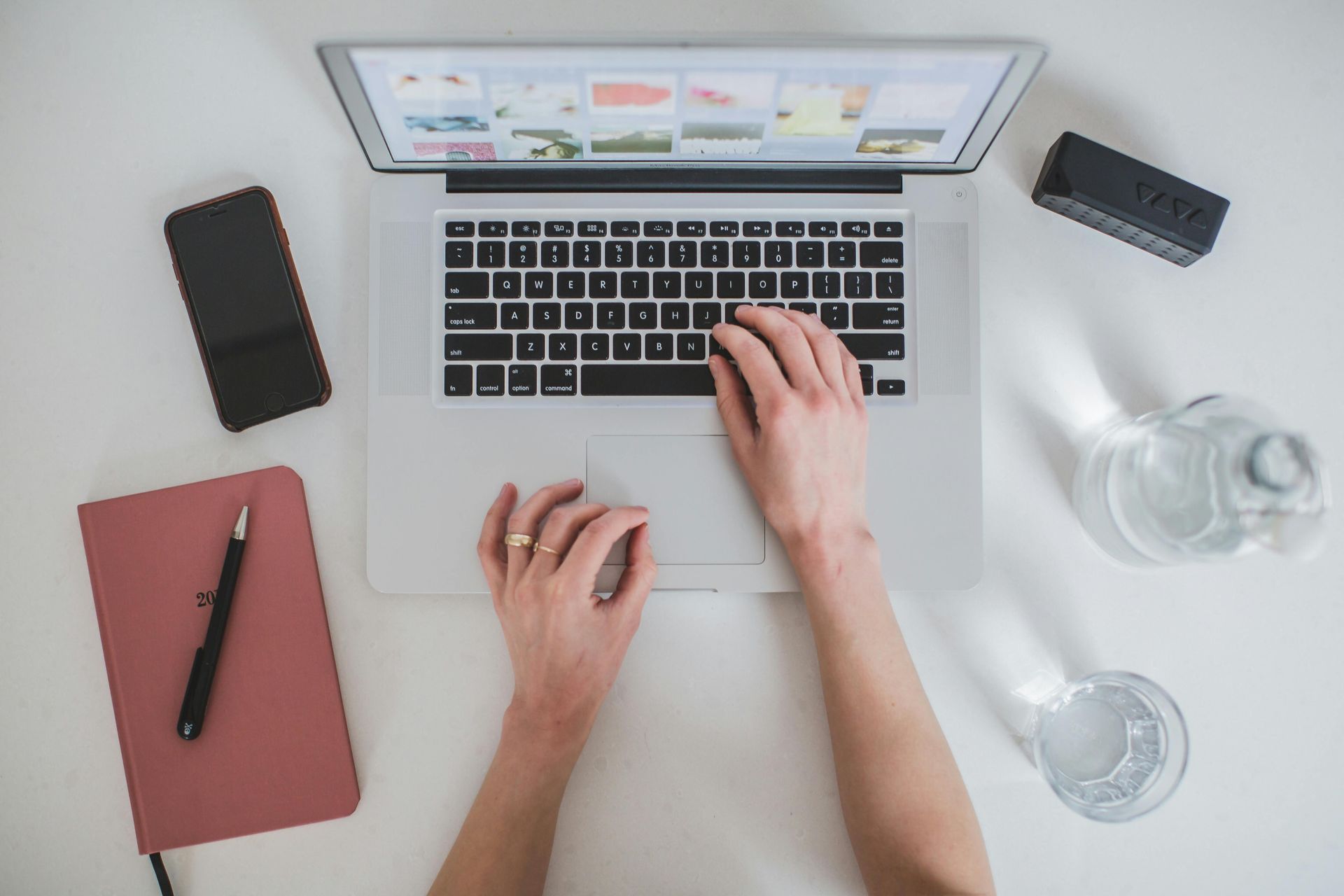 persona con portatil