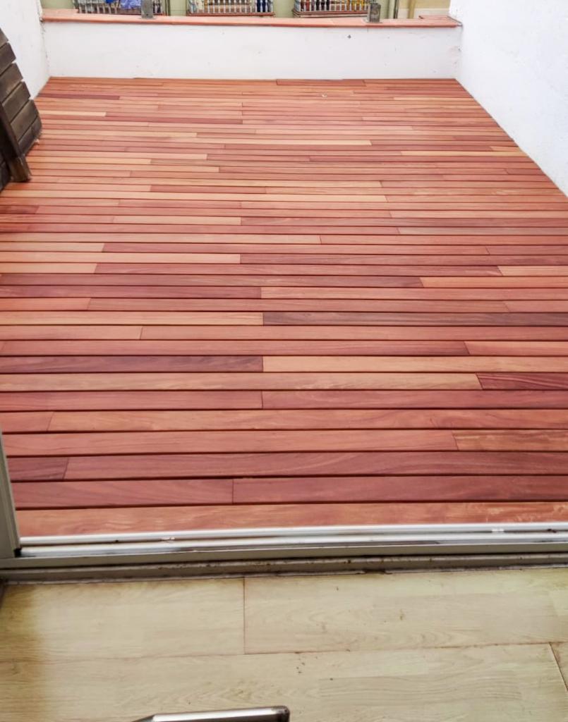 Tarima CUMARÚ a la terrassa de Barcelona. Tarima CUMARÚ colocada en terraza de Barcelona.