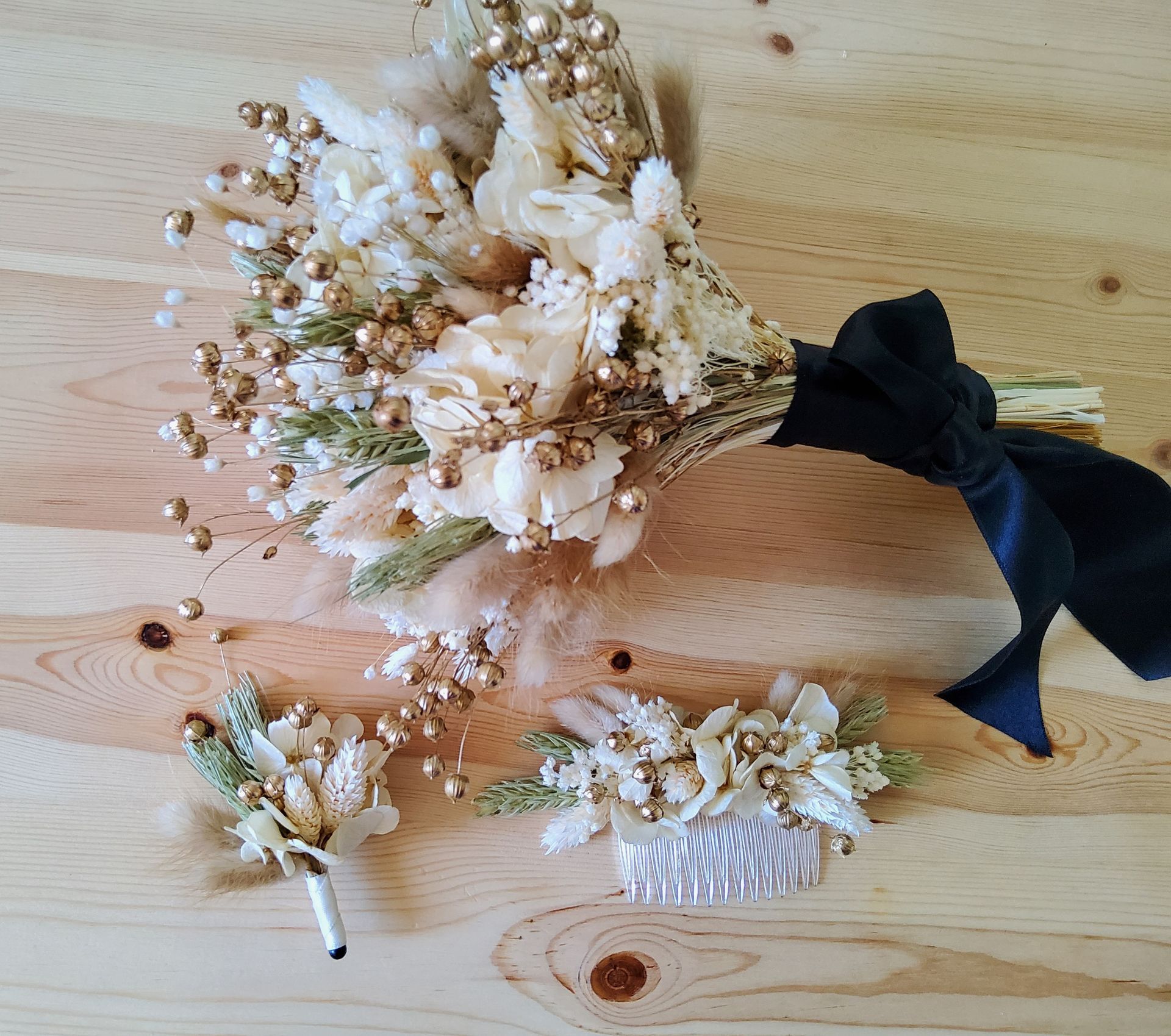 Ensemble d'accessoires de mariage en fleurs séchées crème et or