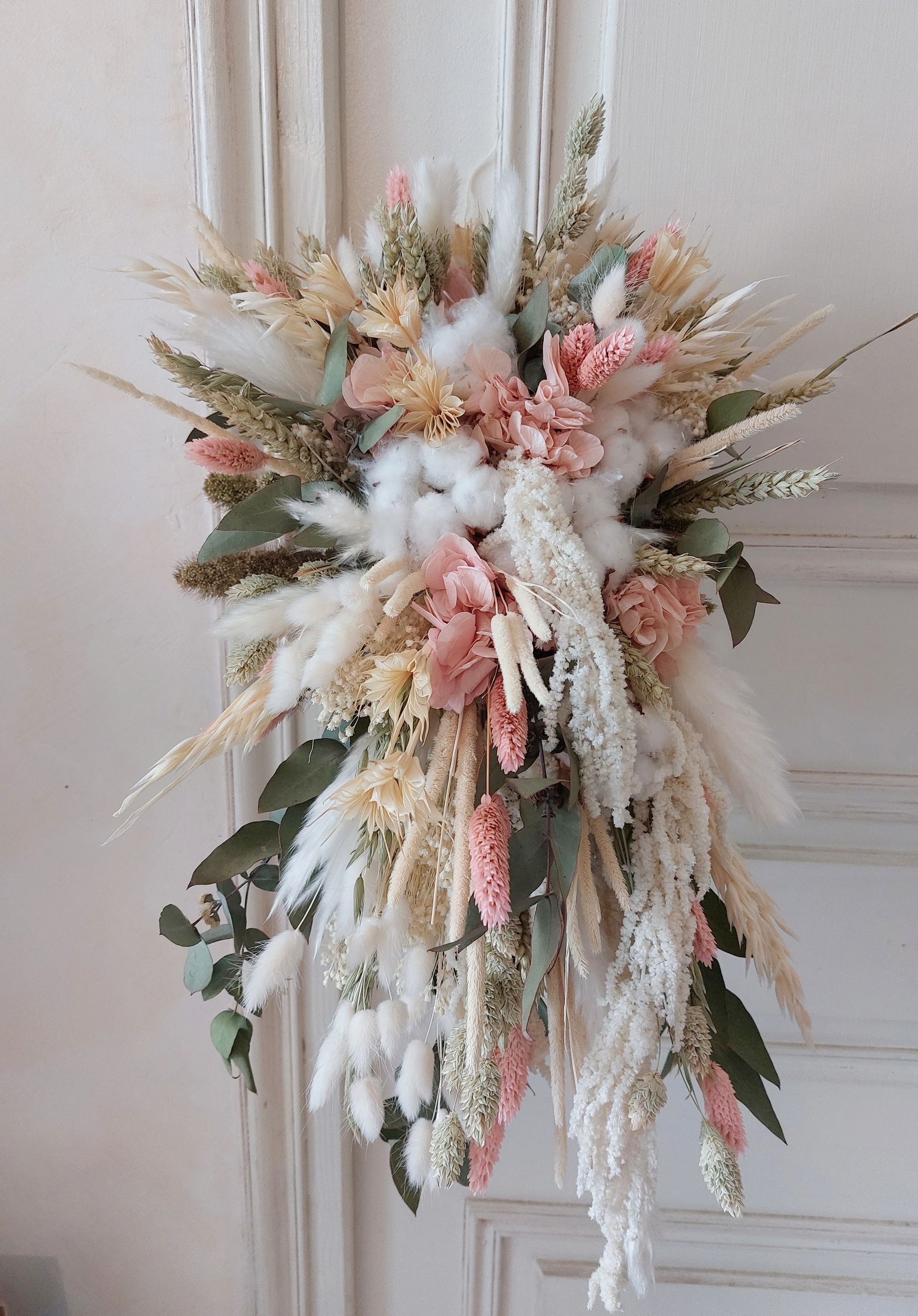 bouquet de mariée retombant rose et blanc, bouquet de mariée cascade