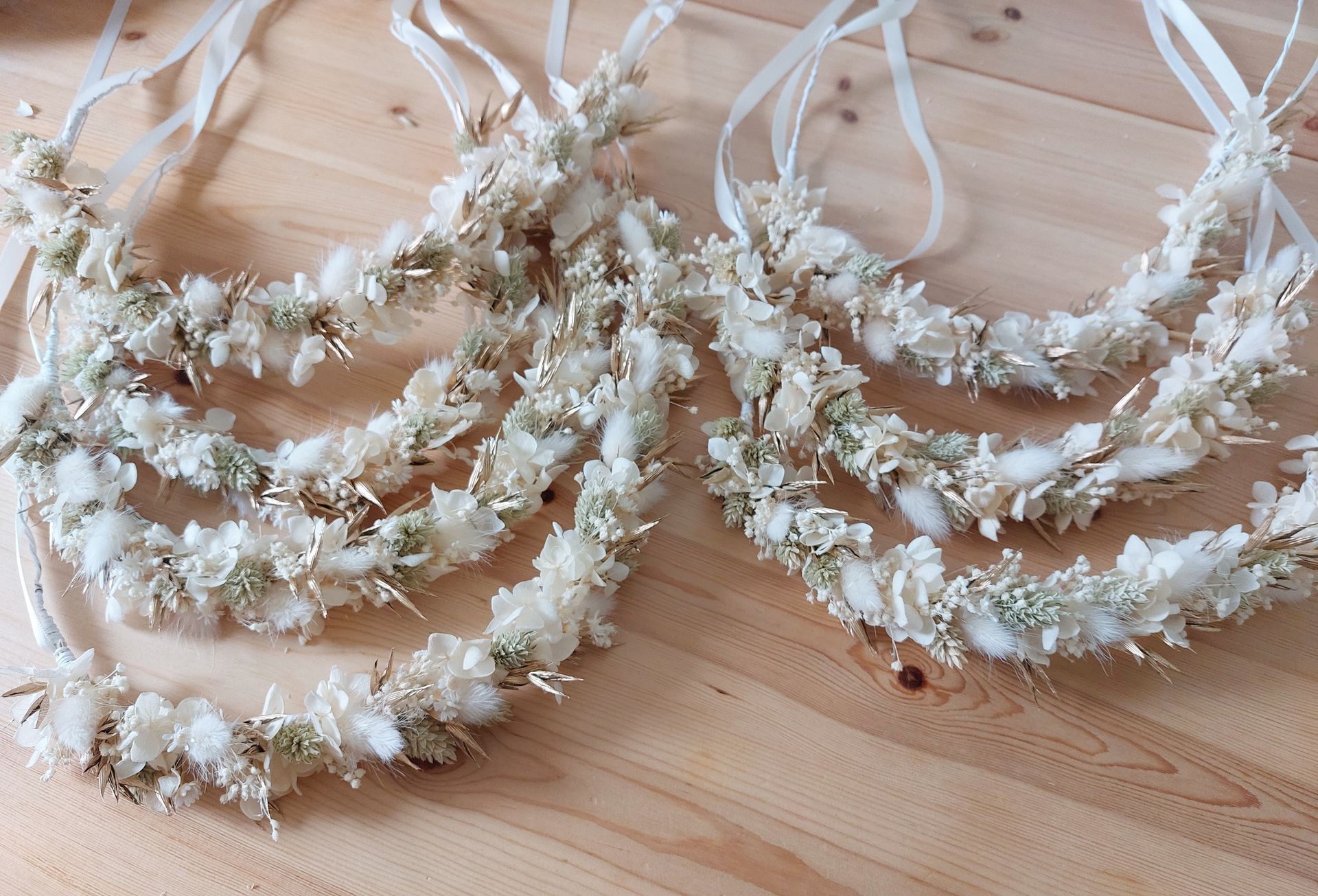 Couronnes de mariage en fleurs crème et or