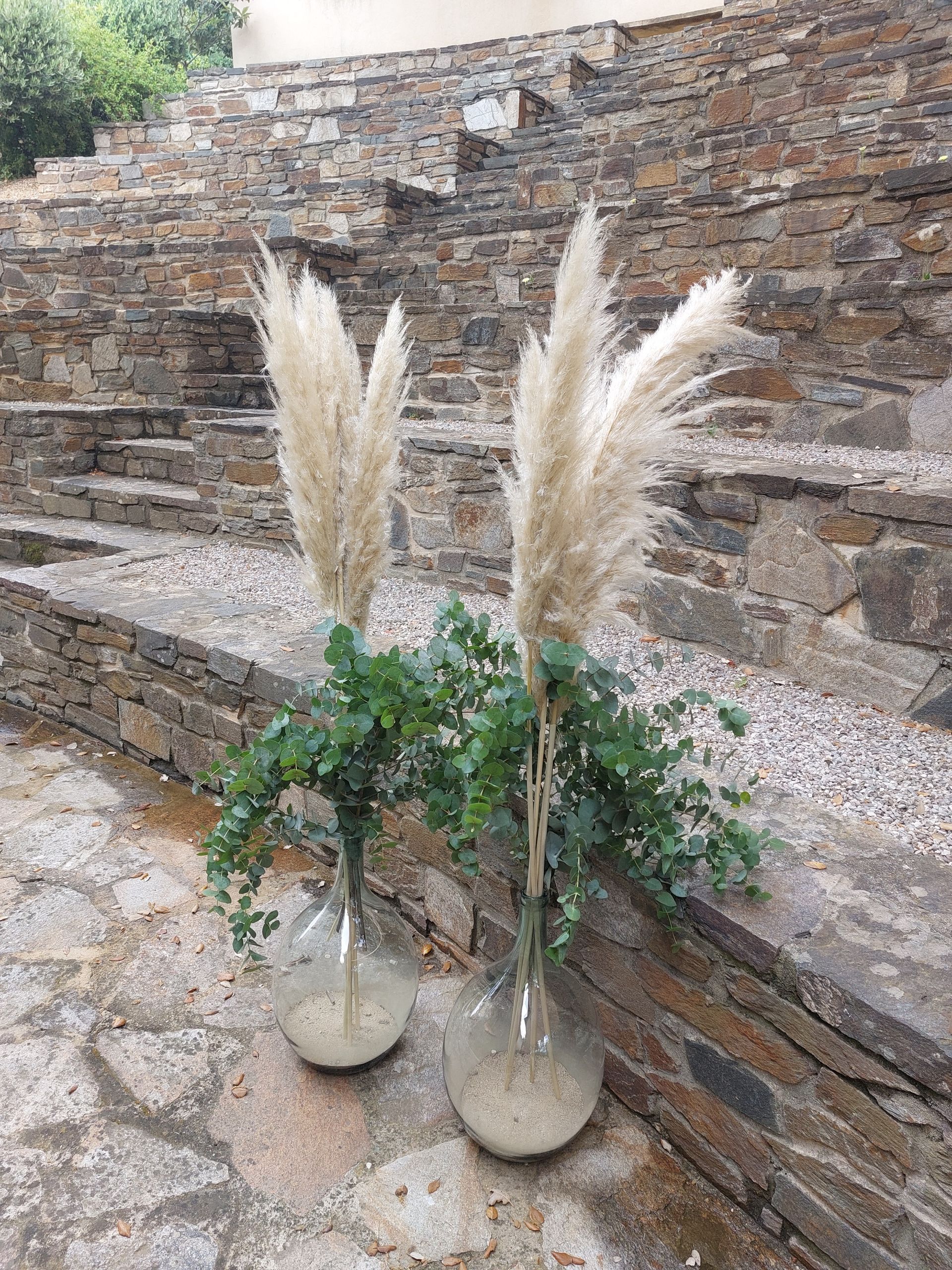 dame jeanne avec pampa décoration de mariage