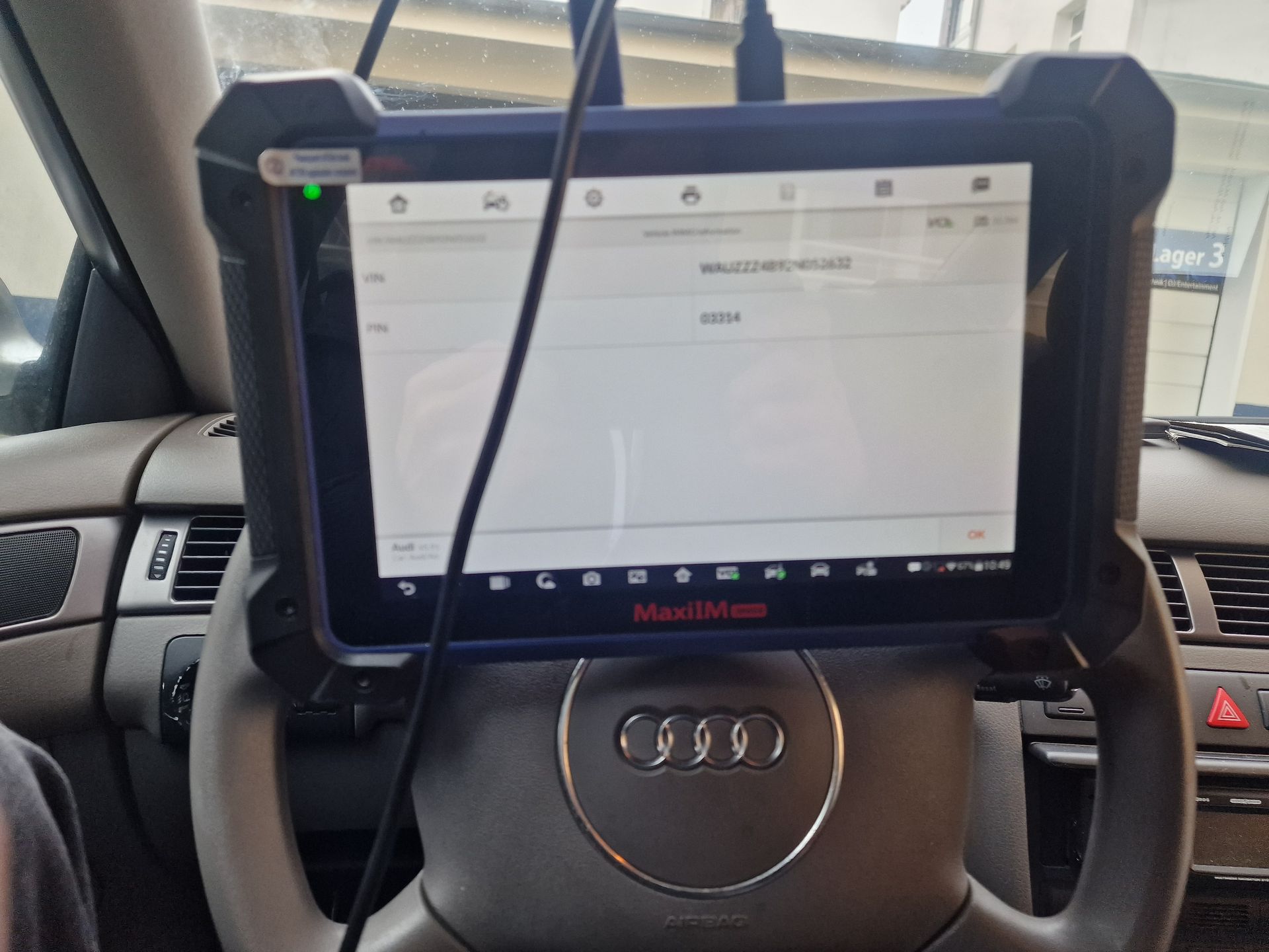 Audi KFZ Schlüsselprogrammierung am Fahrzeug durch Klaus McCracken