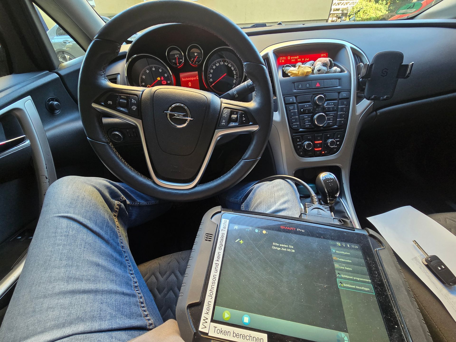 Opel KFZ Schlüsselprogrammierung am Fahrzeug durch Klaus McCracken