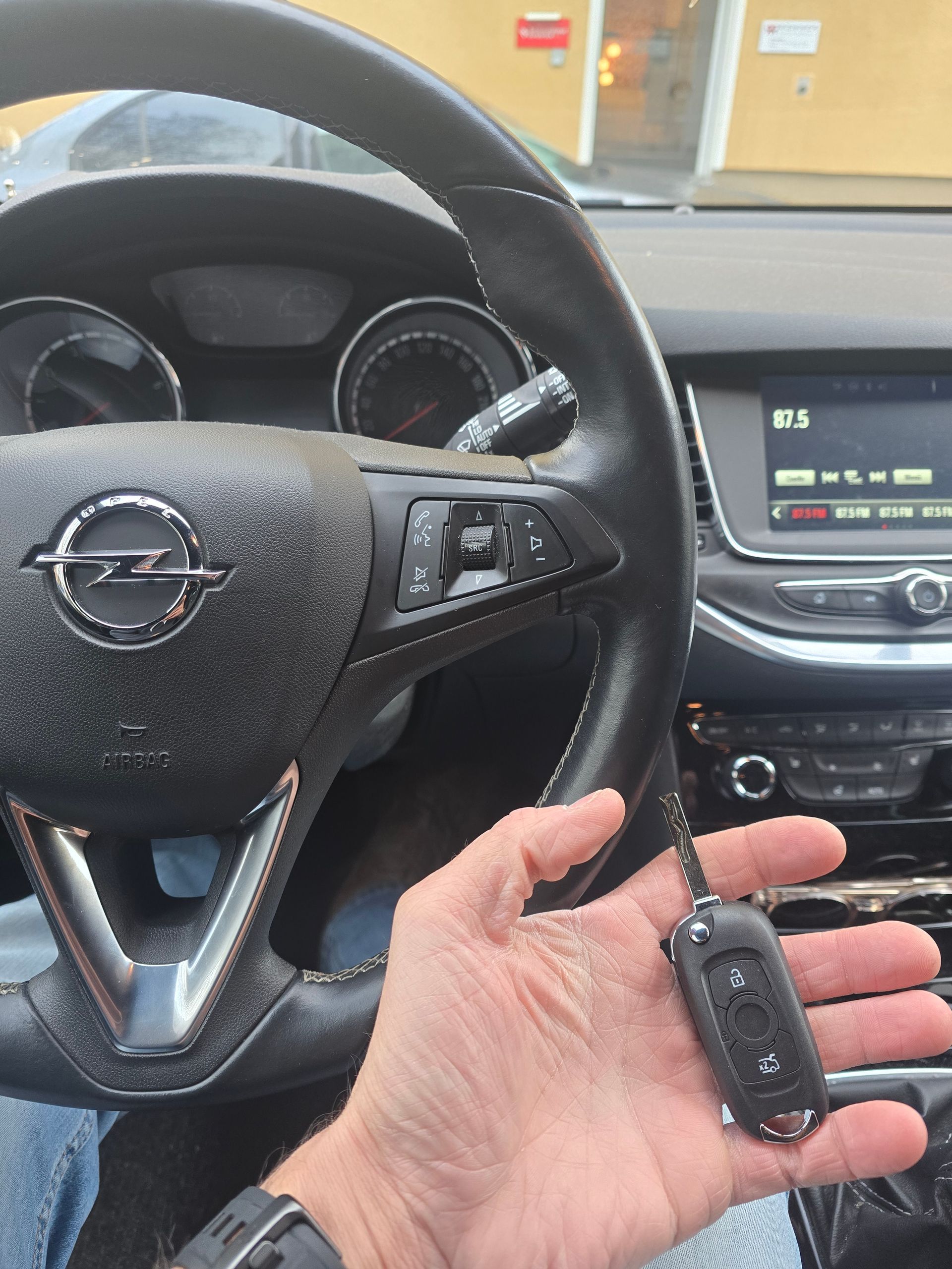 Opel KFZ Schlüsselprogrammierung am Fahrzeug durch Klaus McCracken