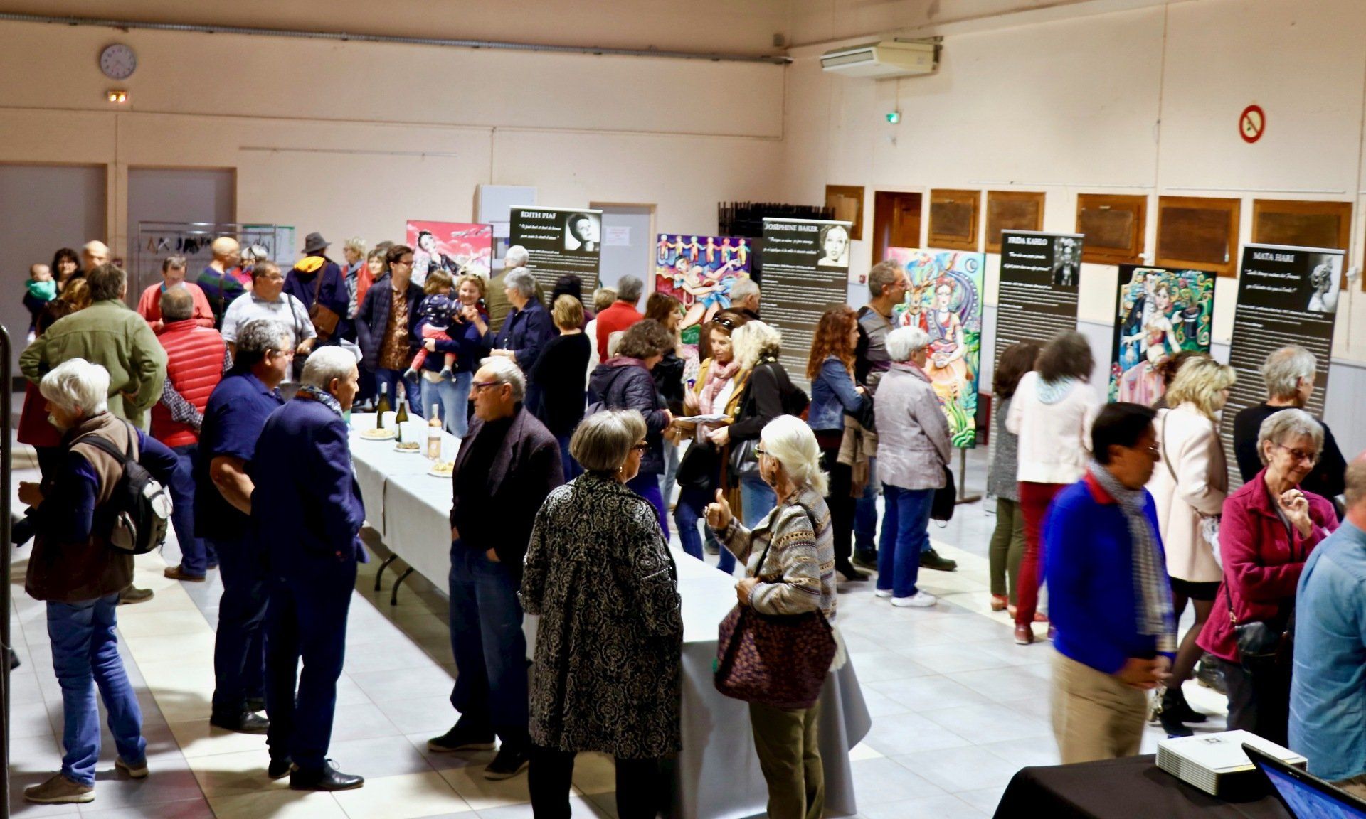 residence d'artiste , expo a louer , femme célèbre en peinture