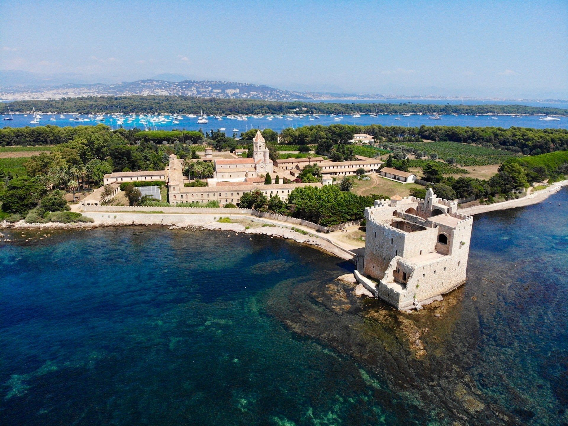 water taxi juan les pins golfe juan cannes mandelieu theoule îles de lérins bateau taxi boat excursion en mer îles de lérins