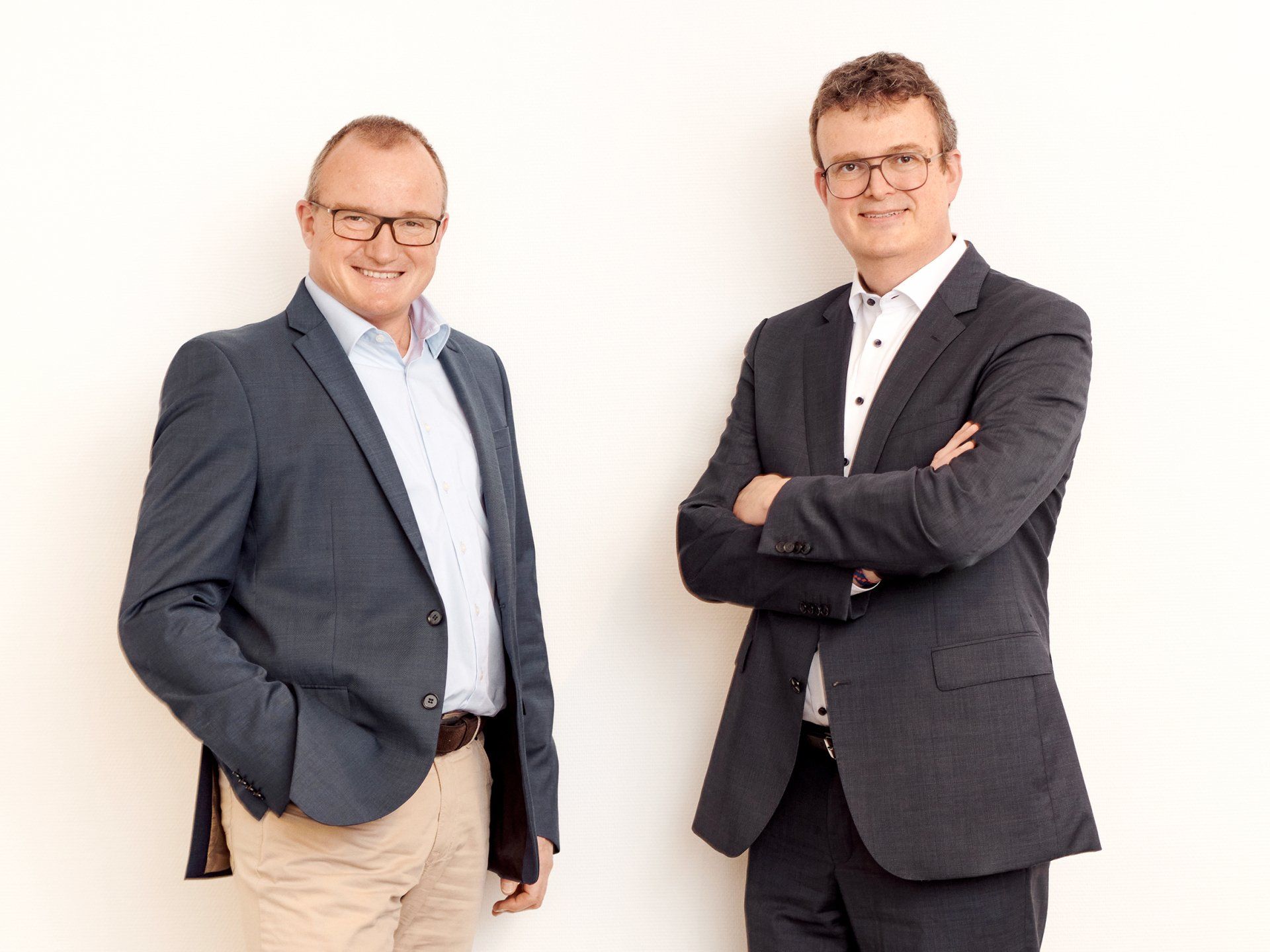 Unsere Notare helfen Ihnen gerne weiter! Rechtsanwalt Notar Notariat Notarkanzlei Rechtsanwälte Rechtsanwältinnen Notarin Kaufvertrag Immobilienkaufvertrag Bauträgervertrag Gesellschaftsrecht Gesellschaftsvertrag