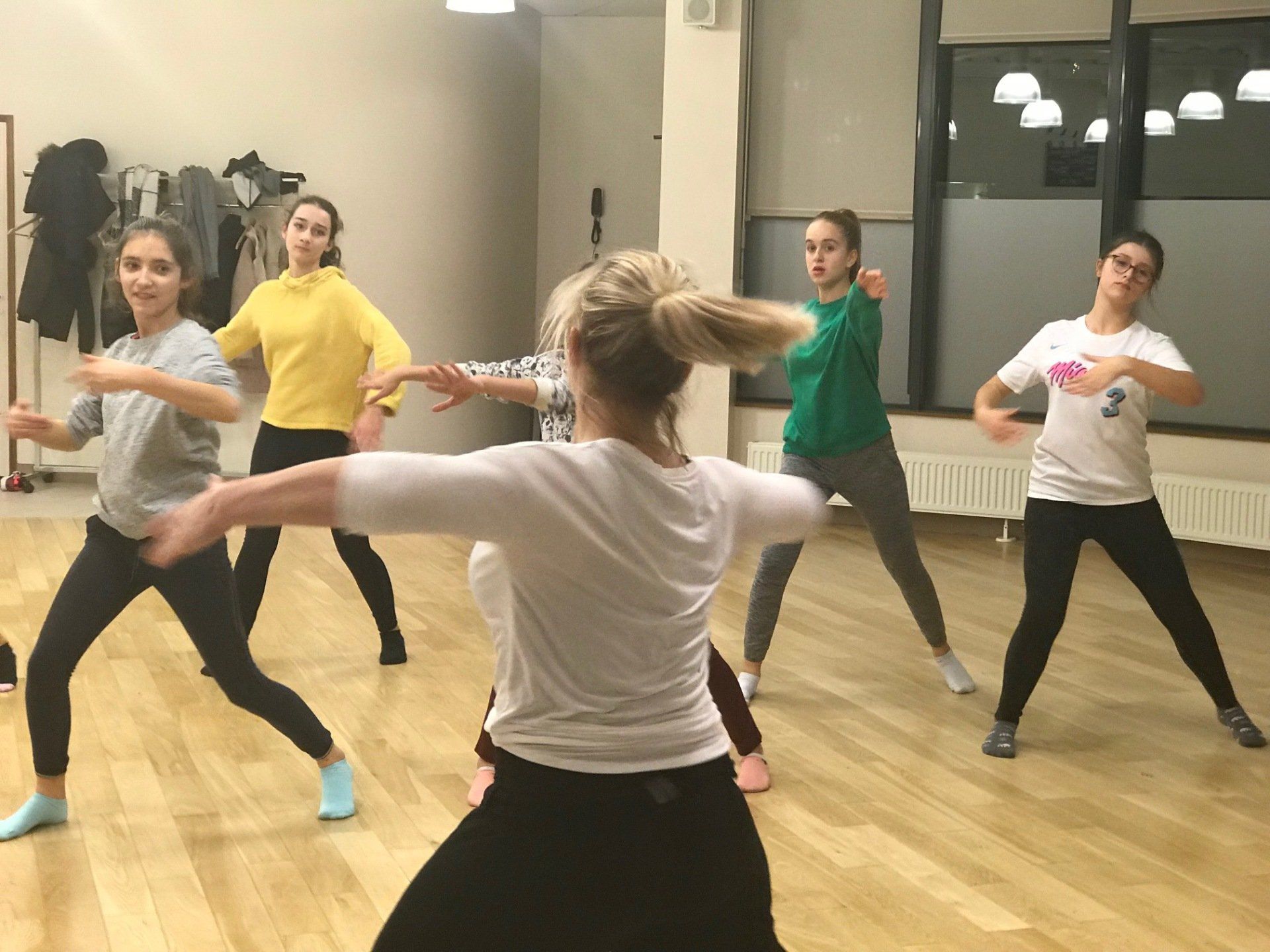 12-13 ans, mercredi 18h-19h ASMR : Association Sportive du Mesnil-le-Roi, danse modernjazz