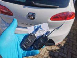 Seat Leon key and car