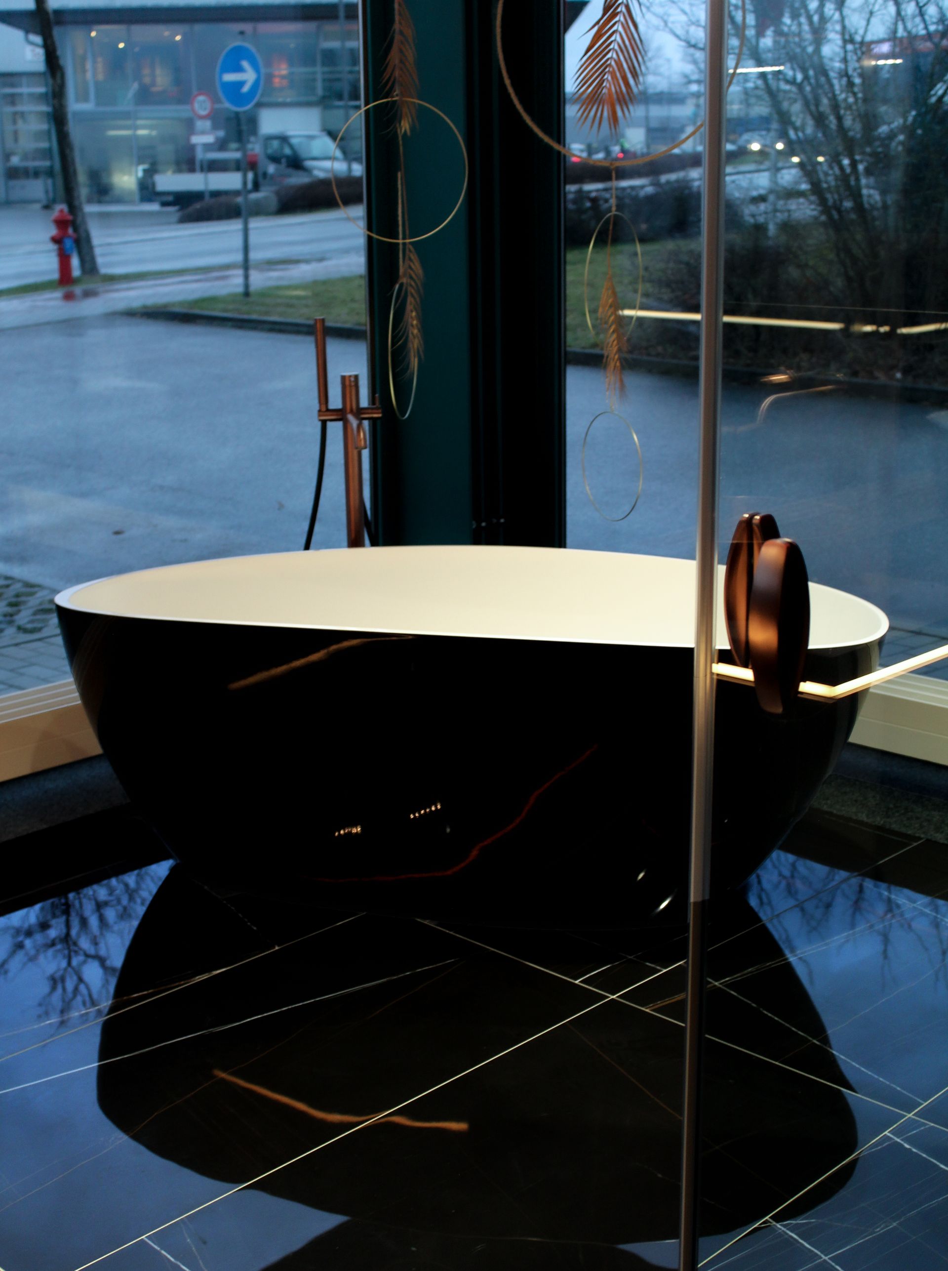 Badewanne modern, Bad, Großformatfliesen