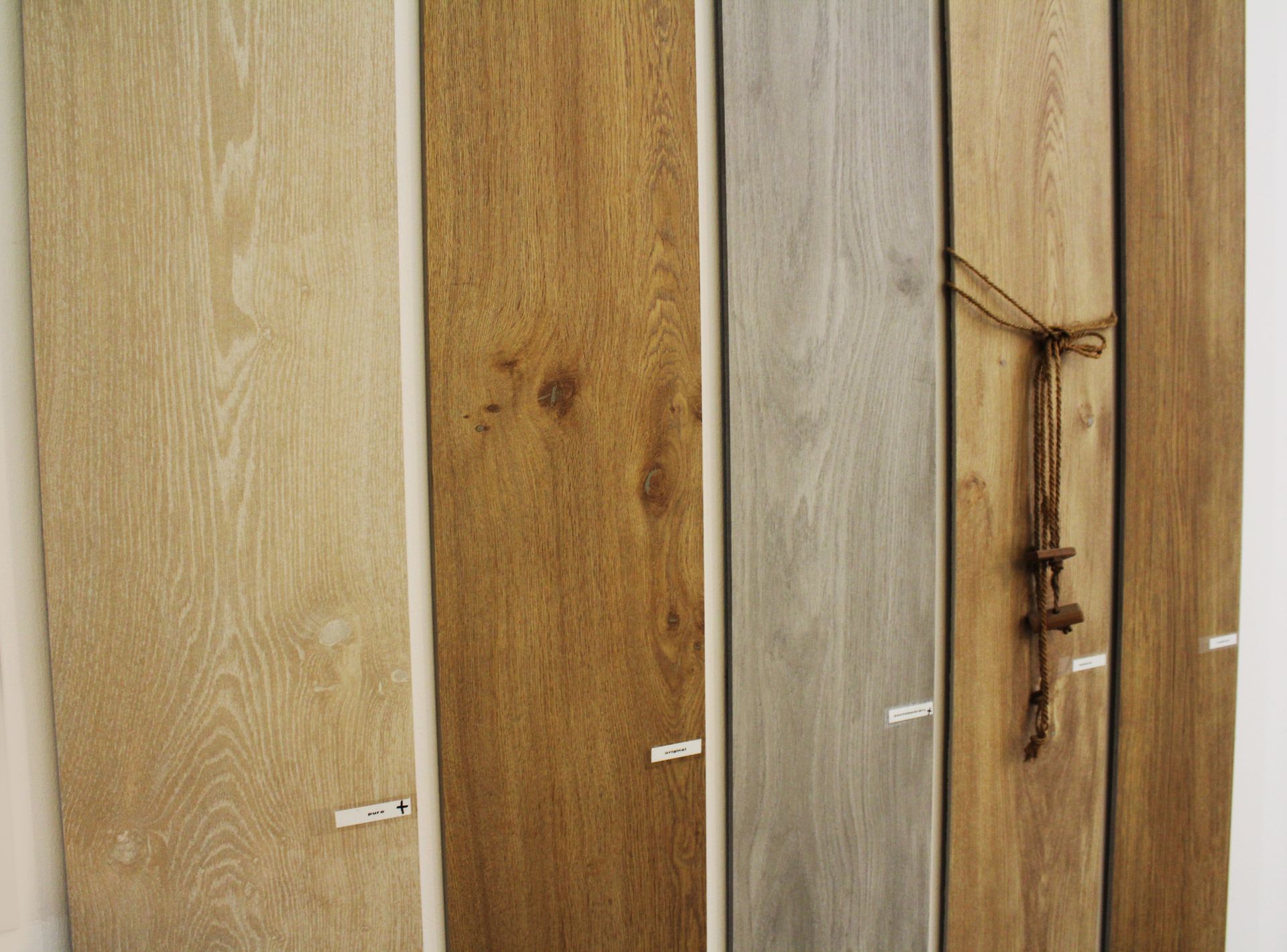 Bodenfliese Holzoptik - ideal für Wohnräume. Warme und angenehme Haptik.