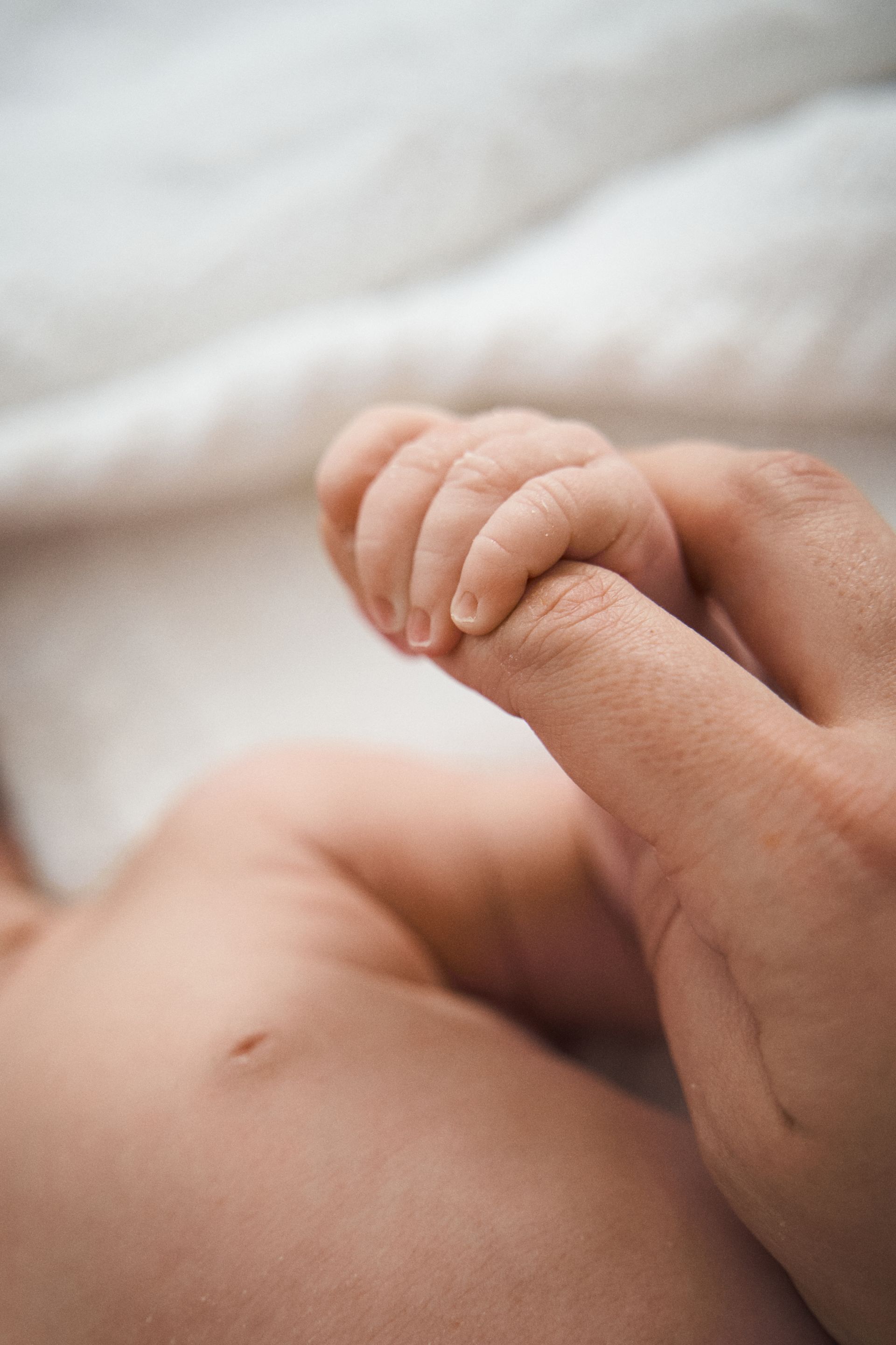 Newbornfotografie Künzelsau - liebevolles Neugeborenenshooting