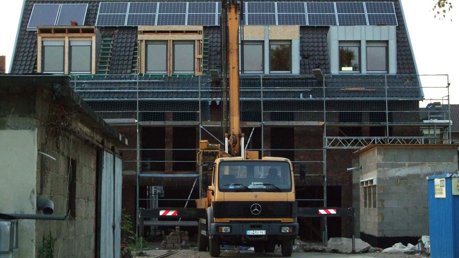 Wir erstellen Altbausanierung für Ein- und Mehrfamilienhäuser, Doppelhaushälften, Reihenhäuser. Auch im Gewerbebau sind wir erfolgreich tätig. Wenn Sie Interesse haben, können Sie Kontakt mit uns aufnehmen. Wir beantworten gerne Ihre Fragen.