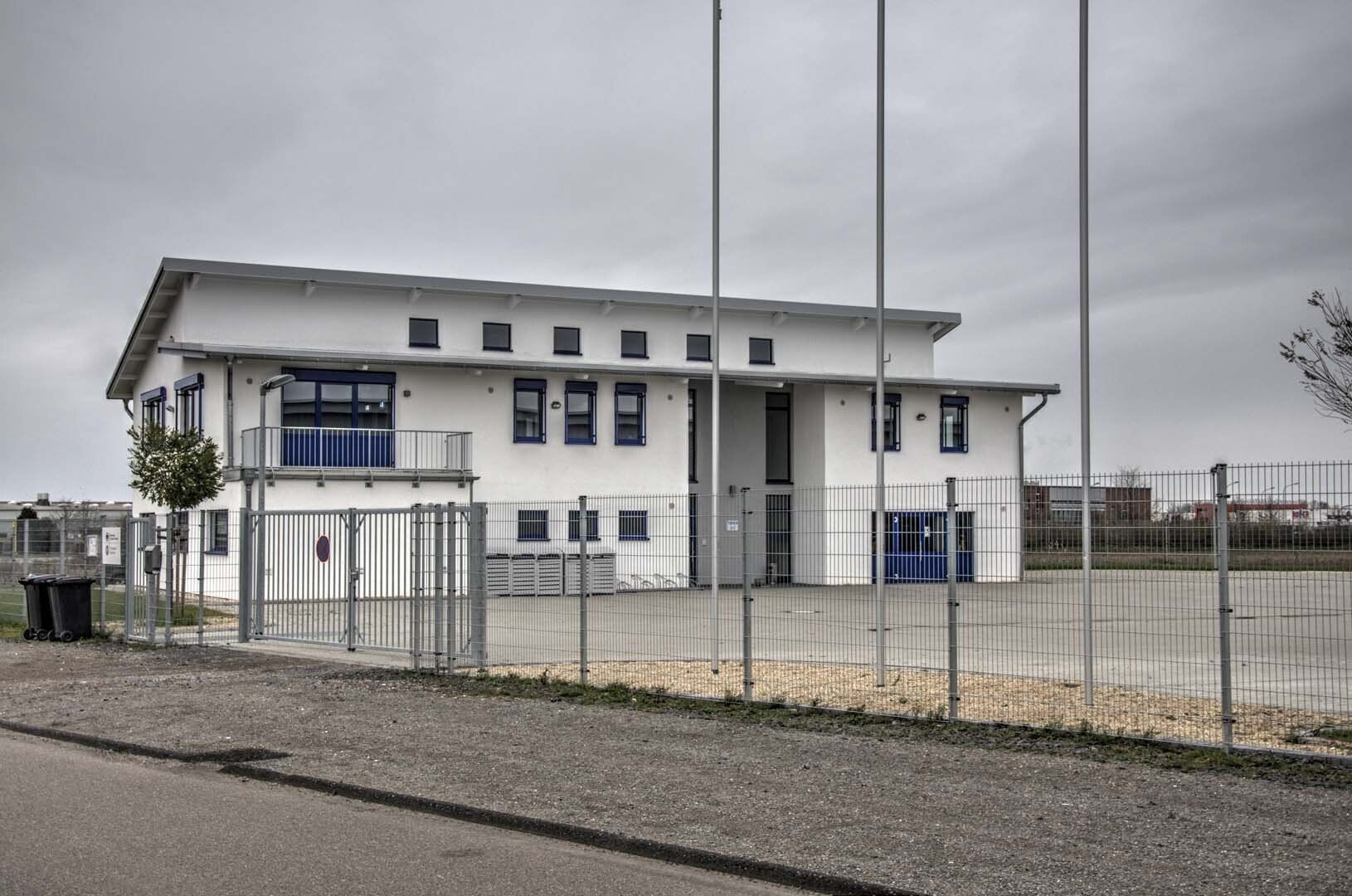 Wir erstellen Altbausanierung für Ein- und Mehrfamilienhäuser, Doppelhaushälften, Reihenhäuser. Auch im Gewerbebau sind wir erfolgreich tätig. Wenn Sie Interesse haben, können Sie Kontakt mit uns aufnehmen. Wir beantworten gerne Ihre Fragen.