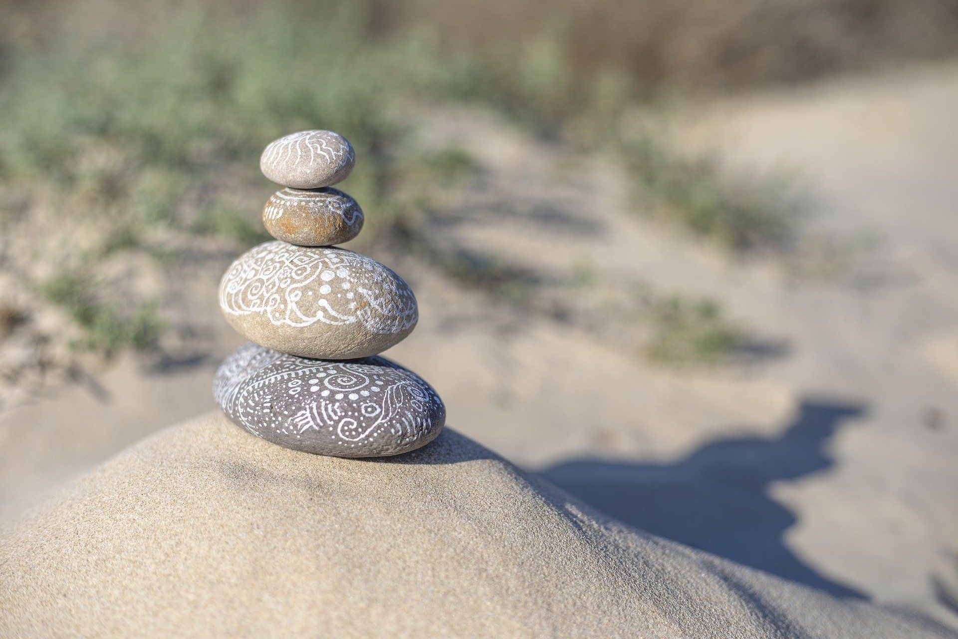 4 Steine in der Wüste