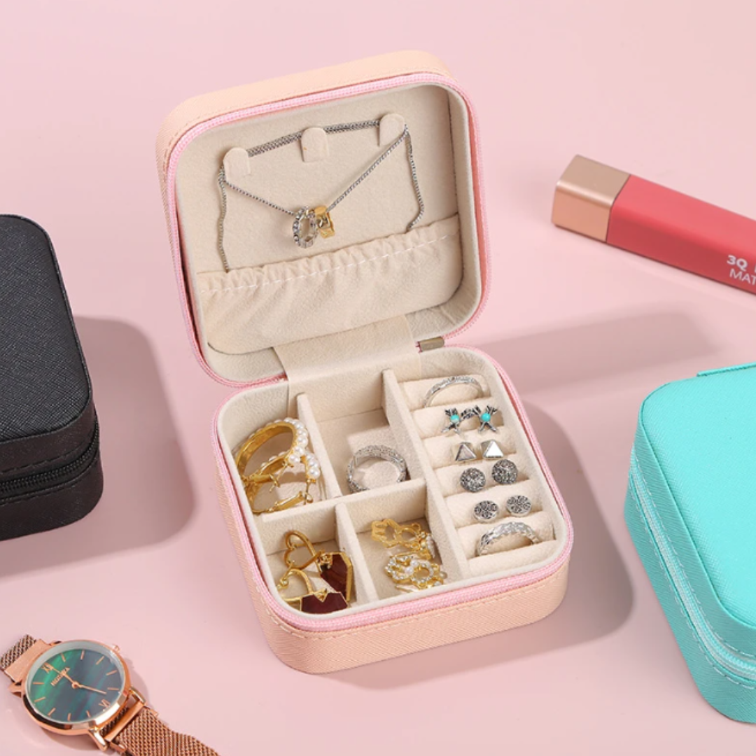 Uno de los detalles mas cuqui. Ideal joyero personalizado para guardas joyas.