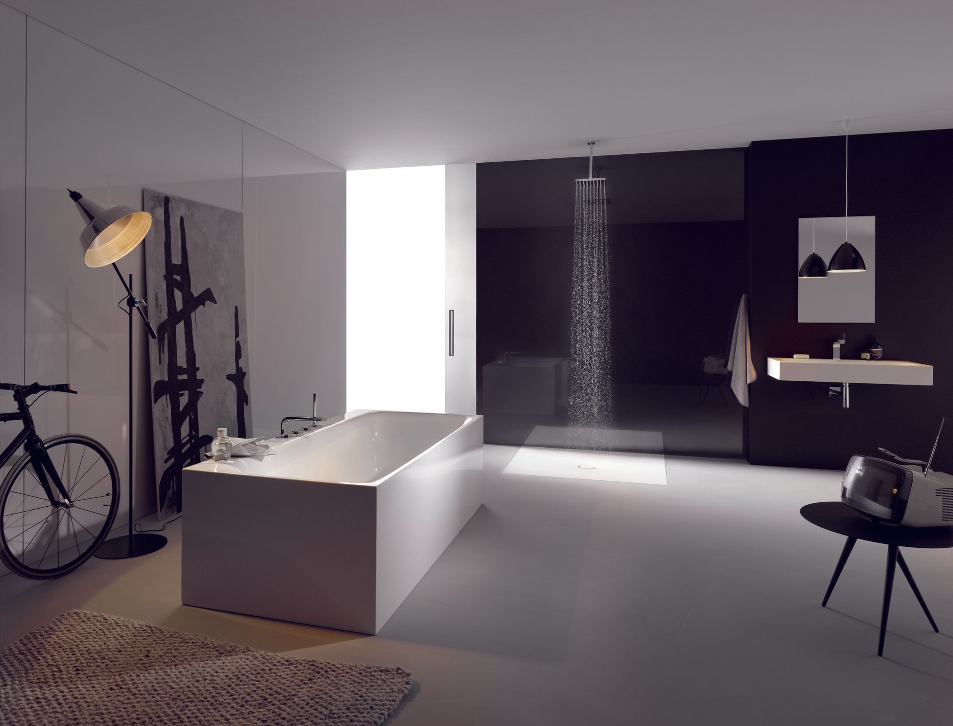 Referenzbild Galeriebild Online-Badausstellung, Badplanung in Kirchheim, im Raum stehende Badewanne mit Waschtisch und Dusche