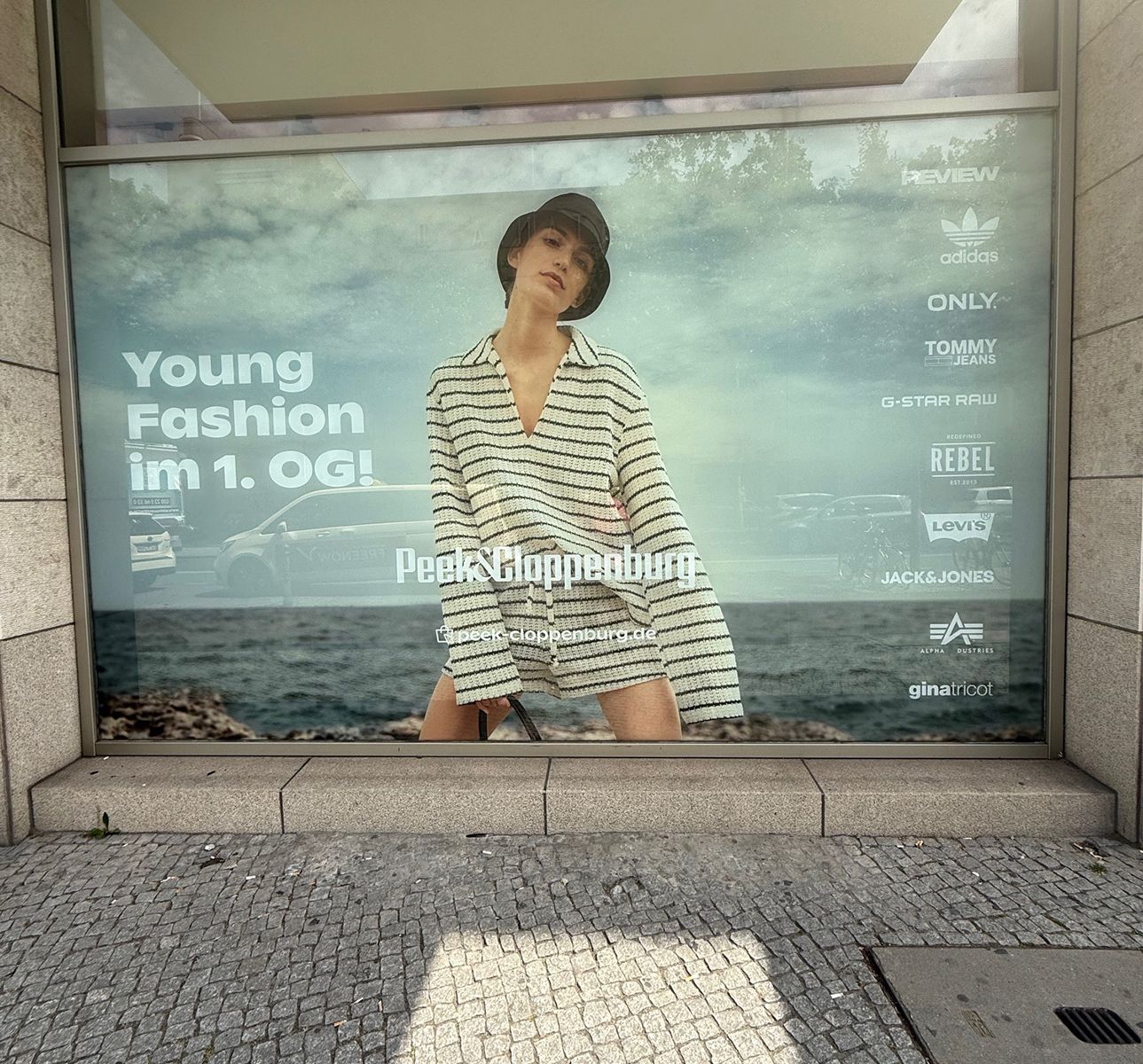 Schaufensterbeklebung