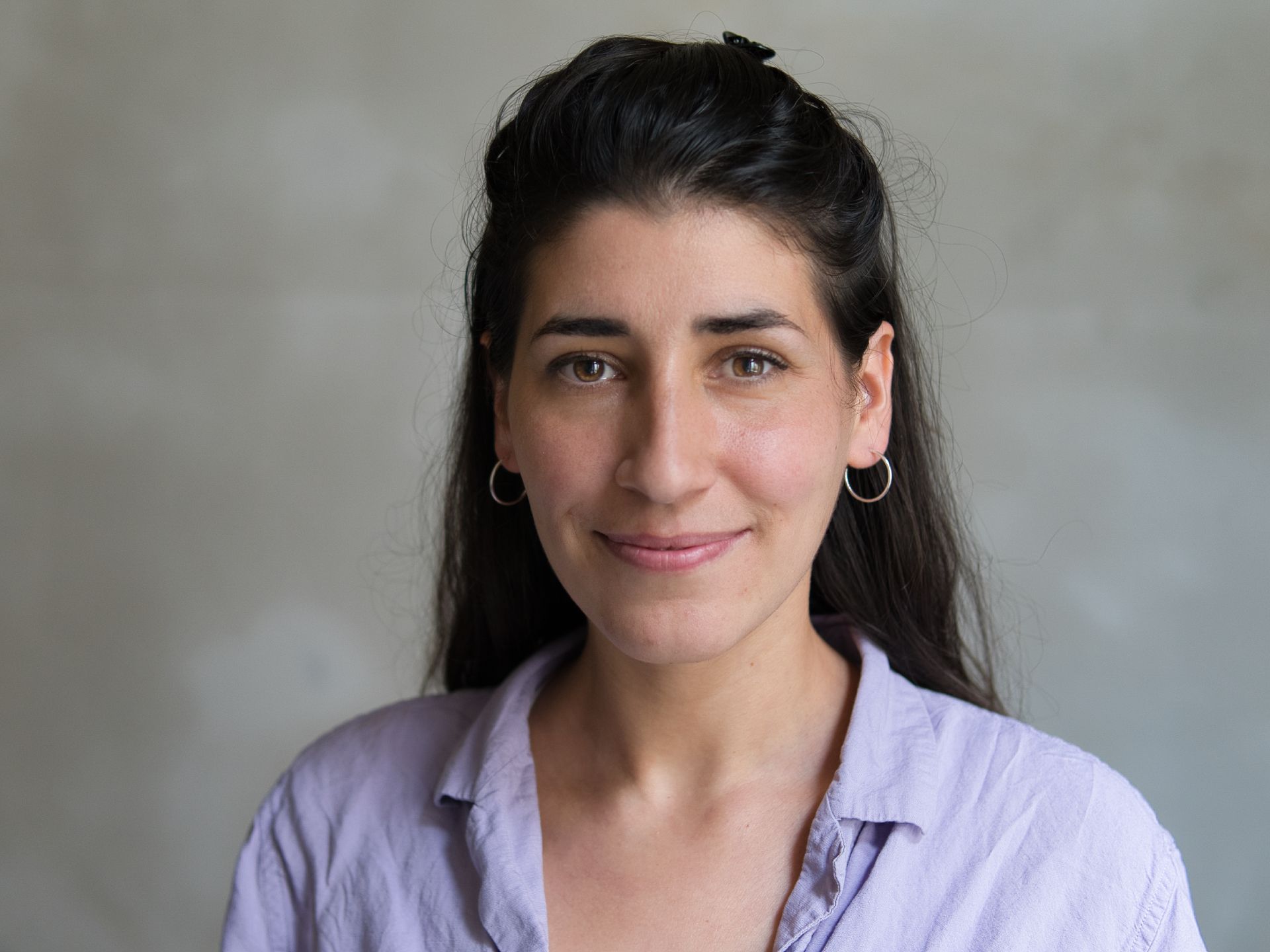 Foto: Marco Ammer Bestatterin Tara Mader, Nachfolgerin von Gabi Kohn. Linea Trost - individuelle Bestattungen in Berlin