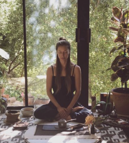 Pratique de yoga et méditation – connexion à soi et pleine conscience