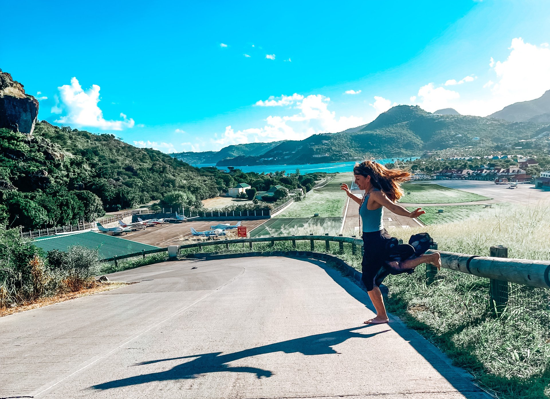 Danse libre et expressive face à la mer – énergie, liberté et Yoga Danse