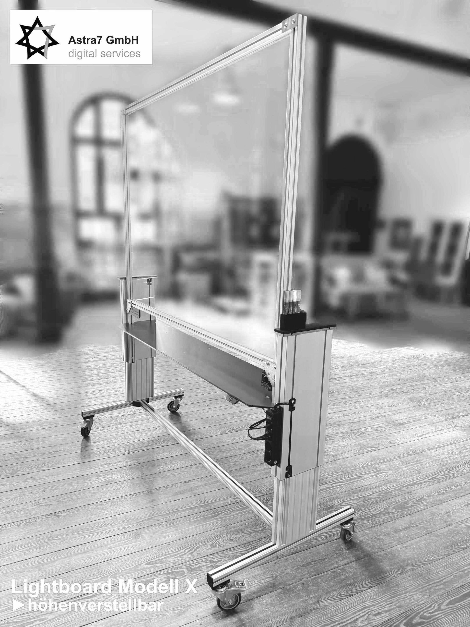Lightboard Version X mit elektrischer Höhenverstellung Lightboard mit elektrischer Höhenverstellung