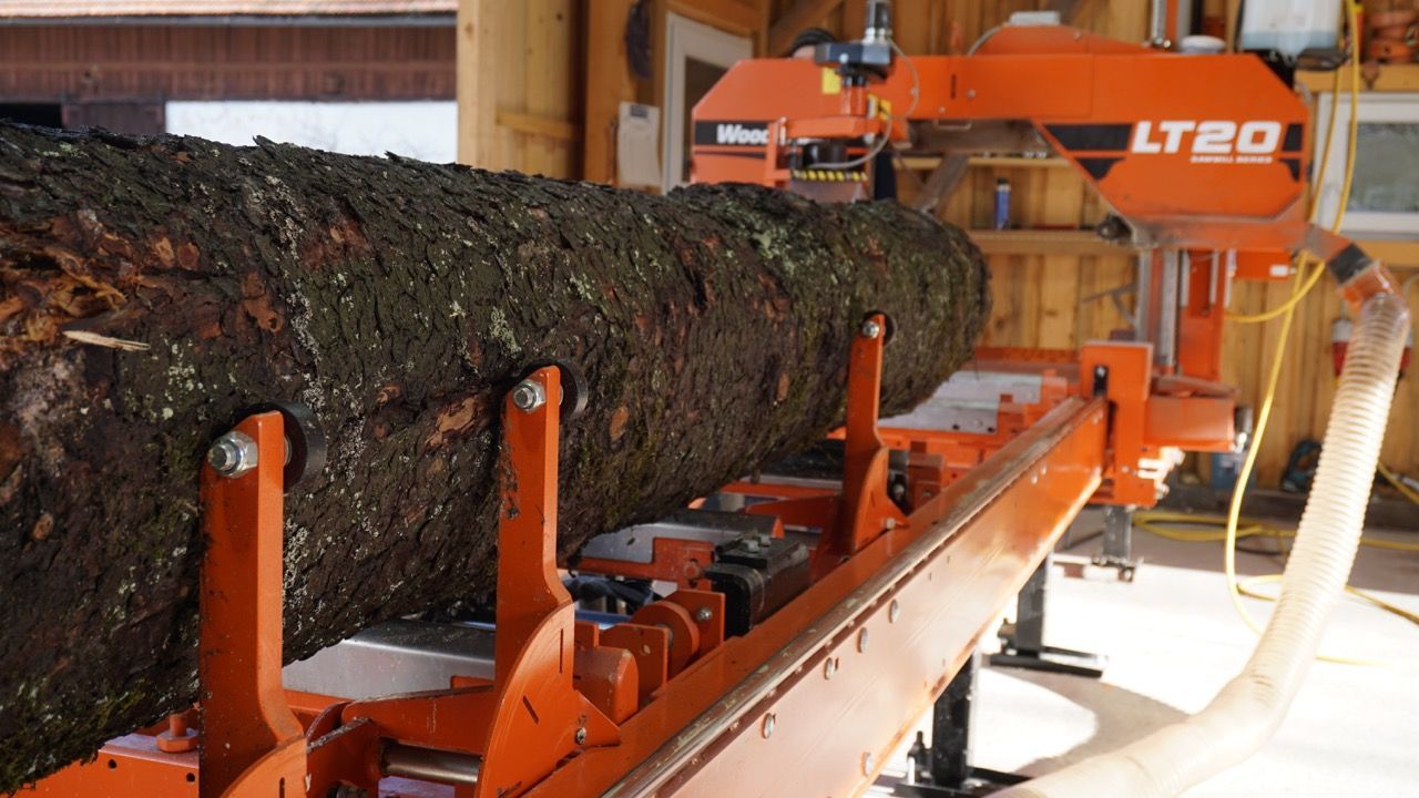 Lohnschnitt im Sägewerk Lohnschnitt im Sägewerk