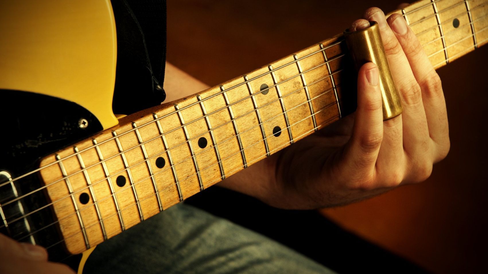 Rainer Martens bietet Unterricht für Liedbegleitung mit Gitarre an