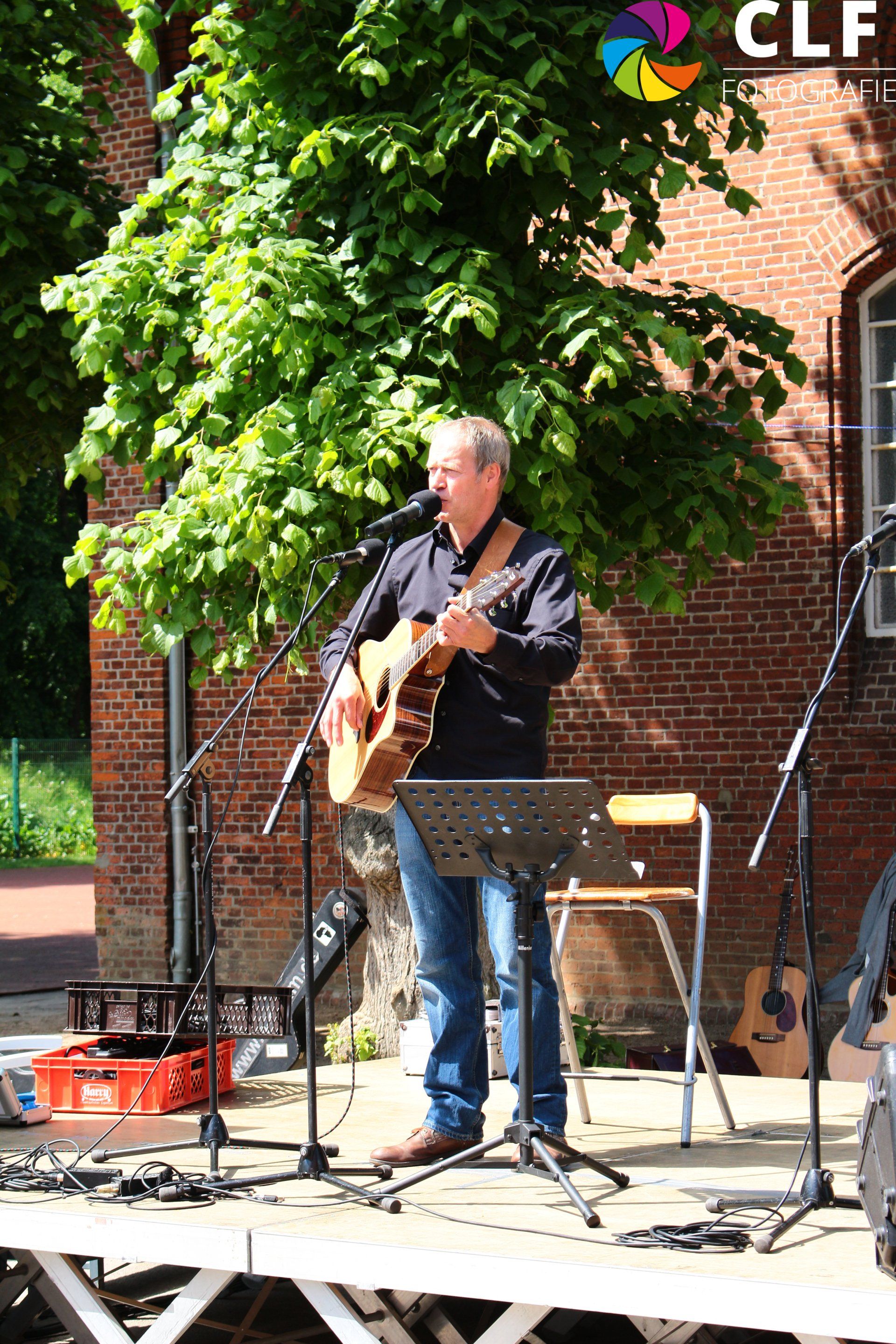 Rainer Martens aus Garding beim Schloss in Husum