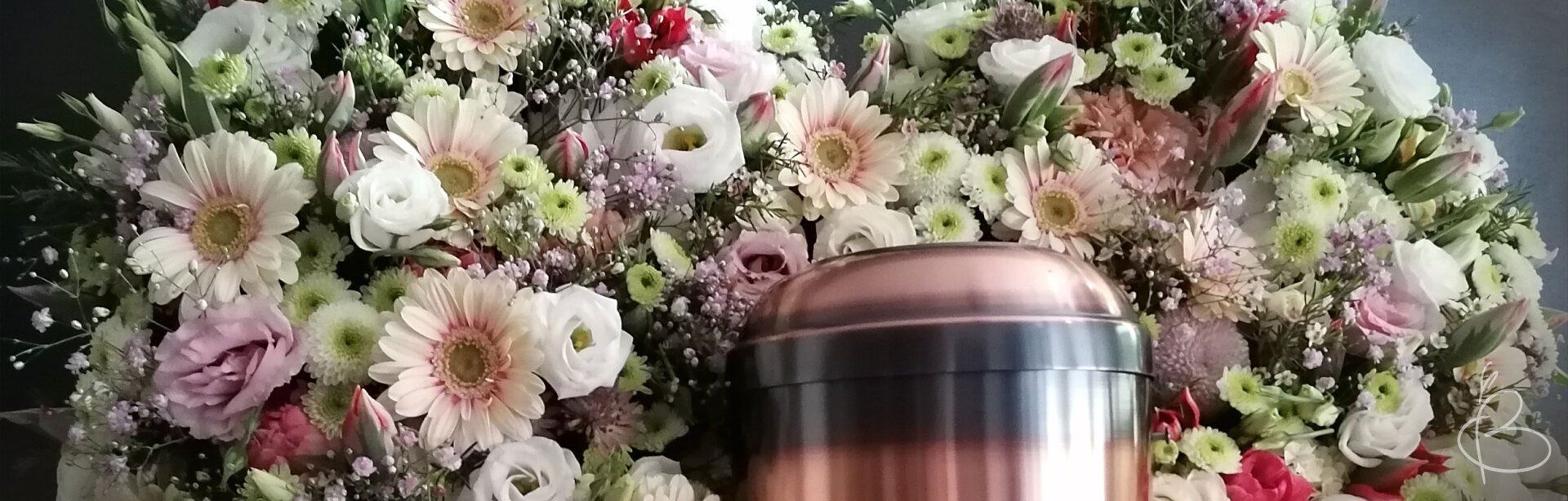Trauerfloristik Grabblumen Kranz für Grab Urne