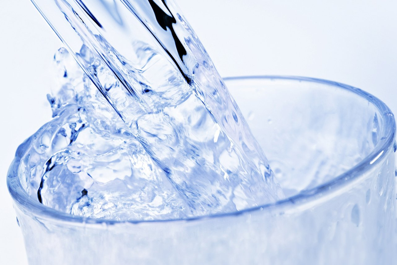 Schadstoffe und Kalk im Wasser und wie diese entfernt werden können Wasseranalyse, Wasseraufbereitung, Wassertest, Wasserfilter, Umkehr-Osmoseanlage, Osmoseanlage, Nitrat, Schwermetalle, Kalk, Wasserenthärtung, weiches Wasser, Medikamentenrückstände, Pestizide