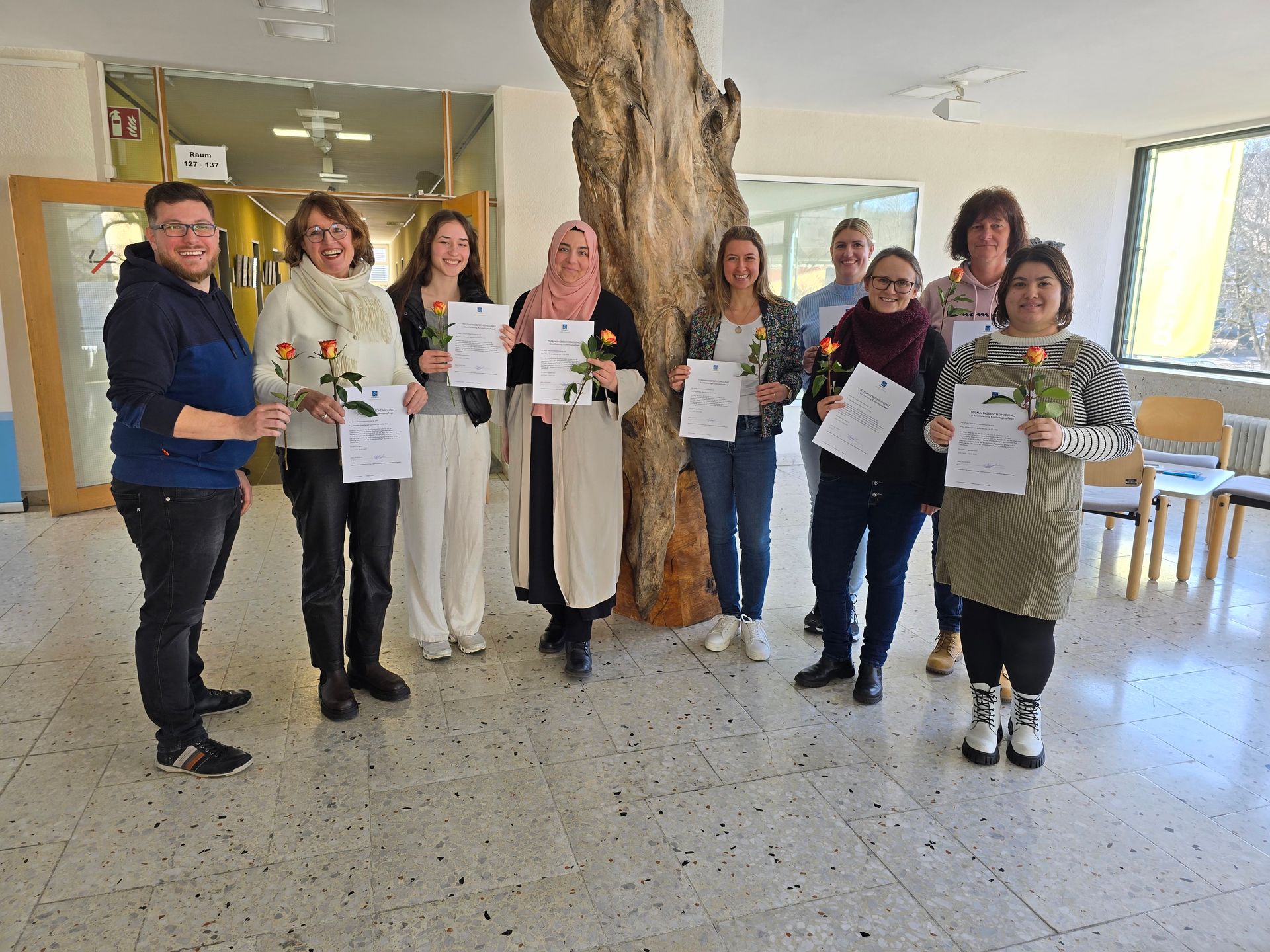 Von links:
Kursleiter Timo Jähnert, Annette Hinderberger, Dana Starijacki, Hülya Yavuz, Racine Kern, Nadja Jablonski, Angela Hill, Ilona Walter, Luliana Tinca