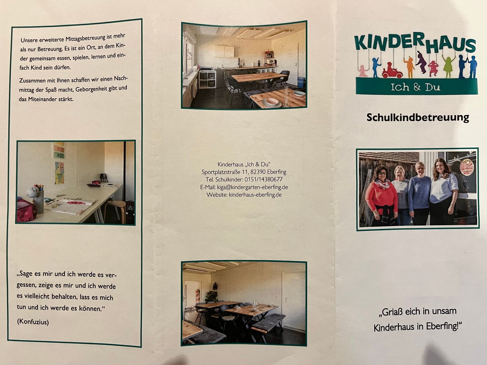 Bild von der Vorderseite des Flyer der Schulkindbetreuung, zeigt Innenräume und Beschreibungen
